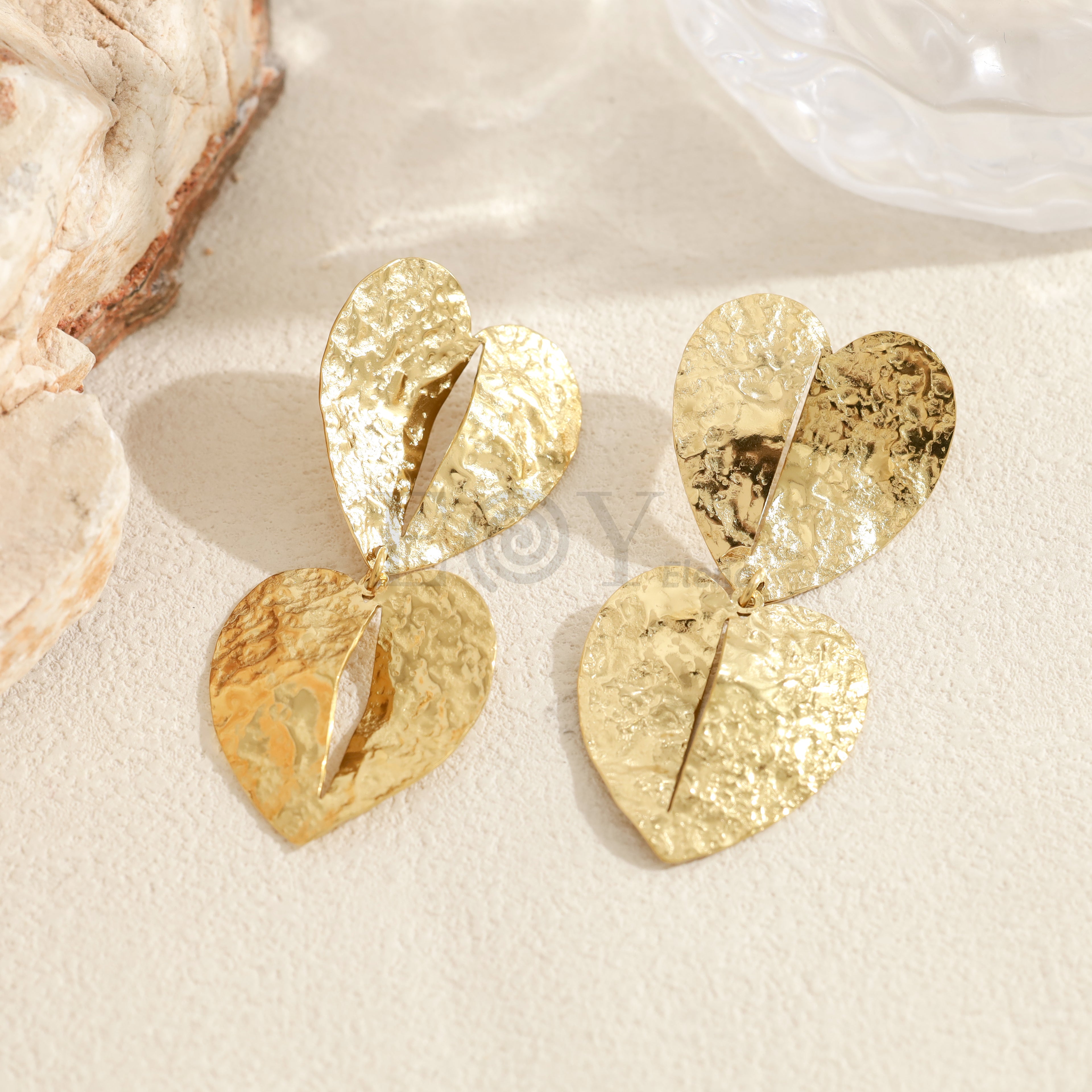 Pendientes dobles de corazón texturizado