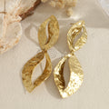 Pendientes largos con hojas abiertas