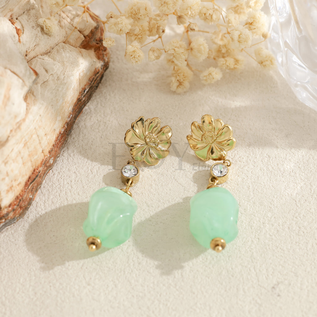 Pendientes flor dorada con abalorio de color