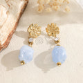 Pendientes flor dorada con abalorio de color