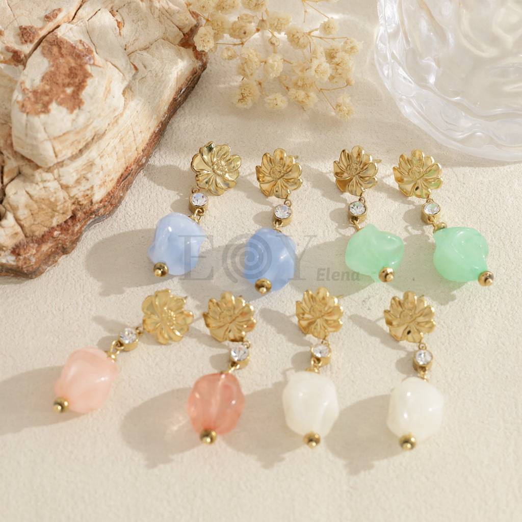 Pendientes flor dorada con abalorio de color