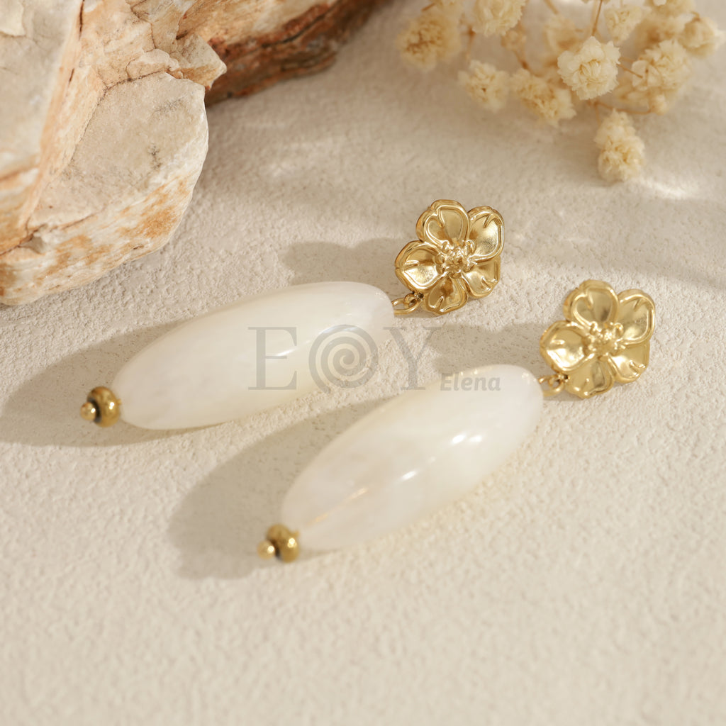 Pendientes largos con flor y pieza ovalada