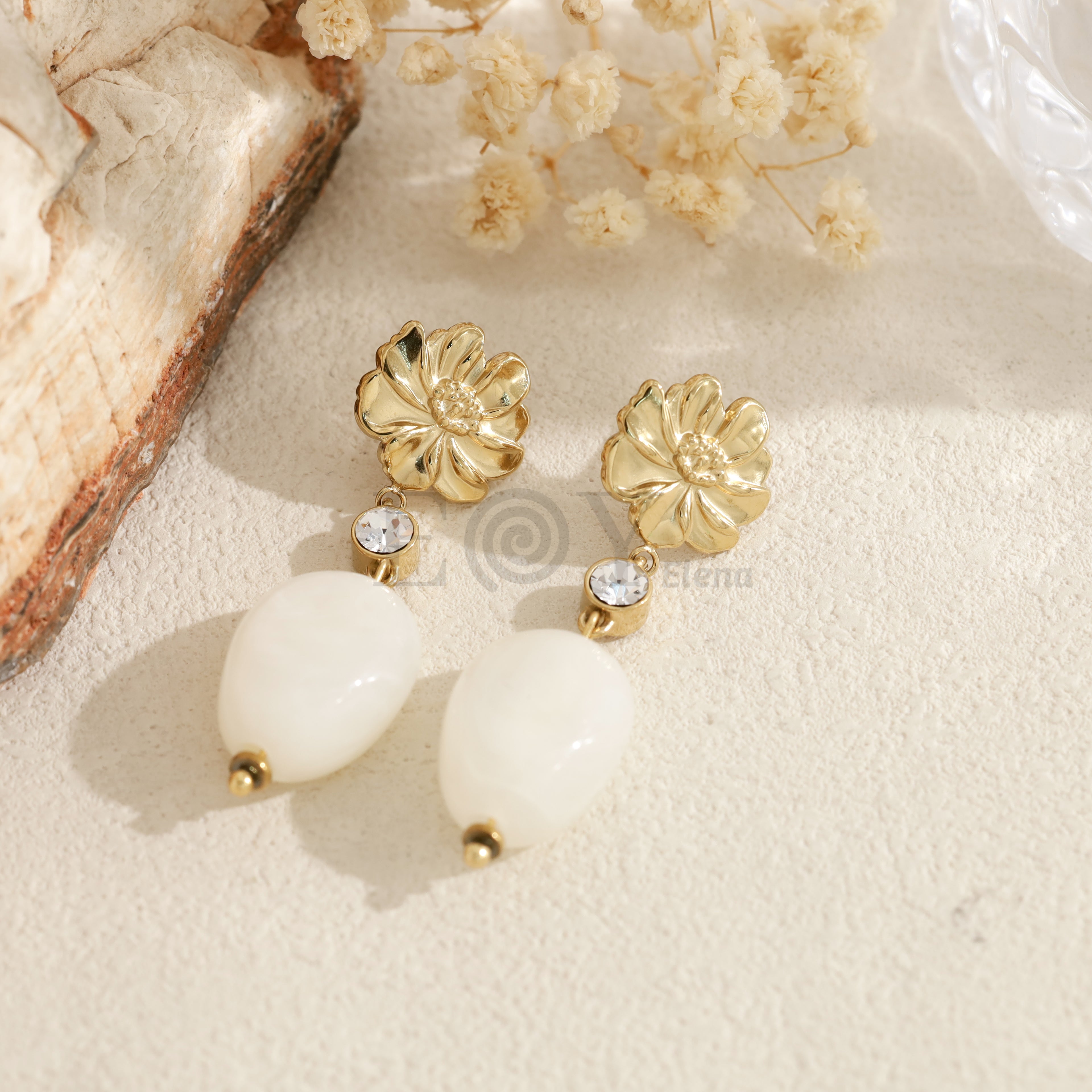 Pendientes flor con piedra ovalada pastel