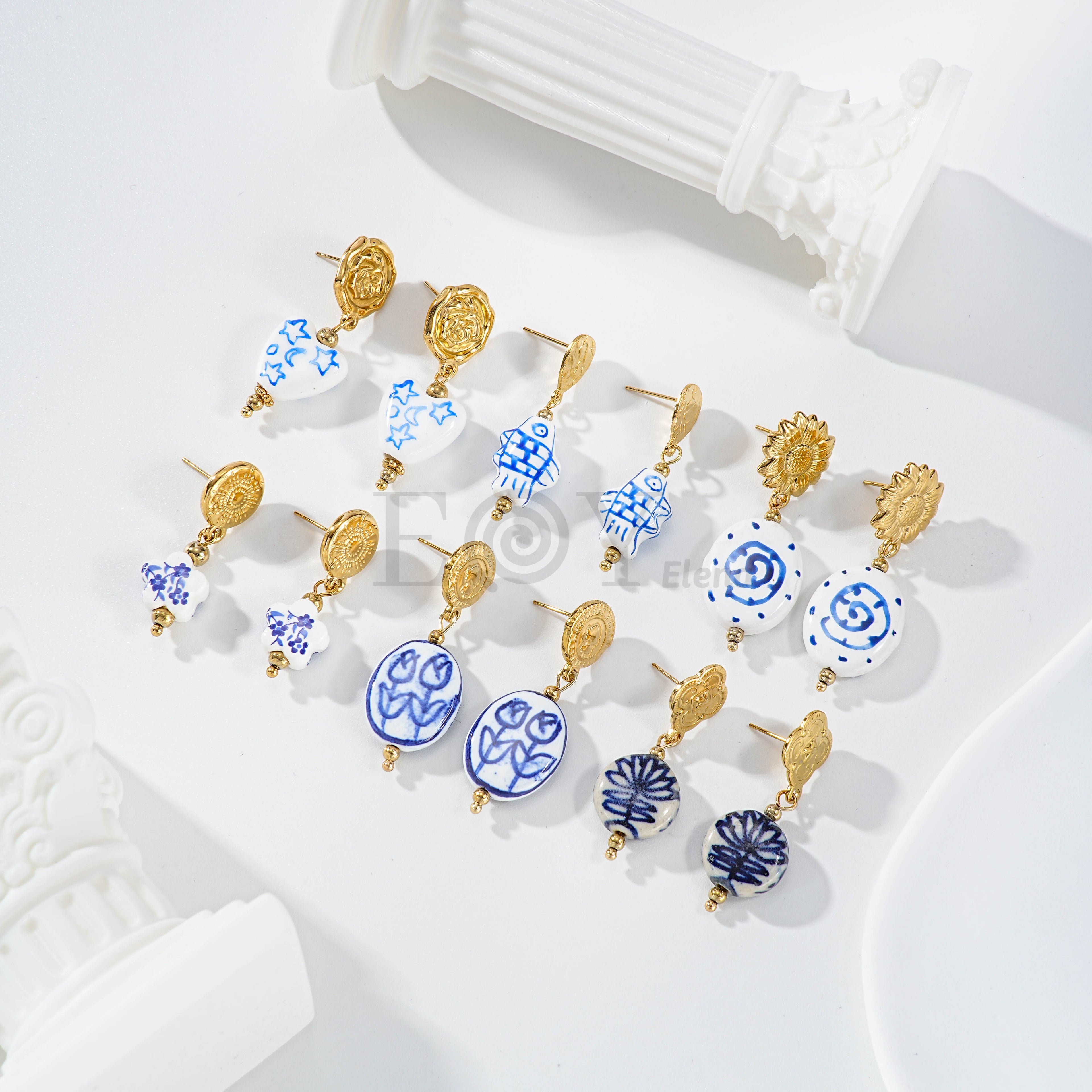 Pendientes chapa sol y piedra blanca con detalles azules