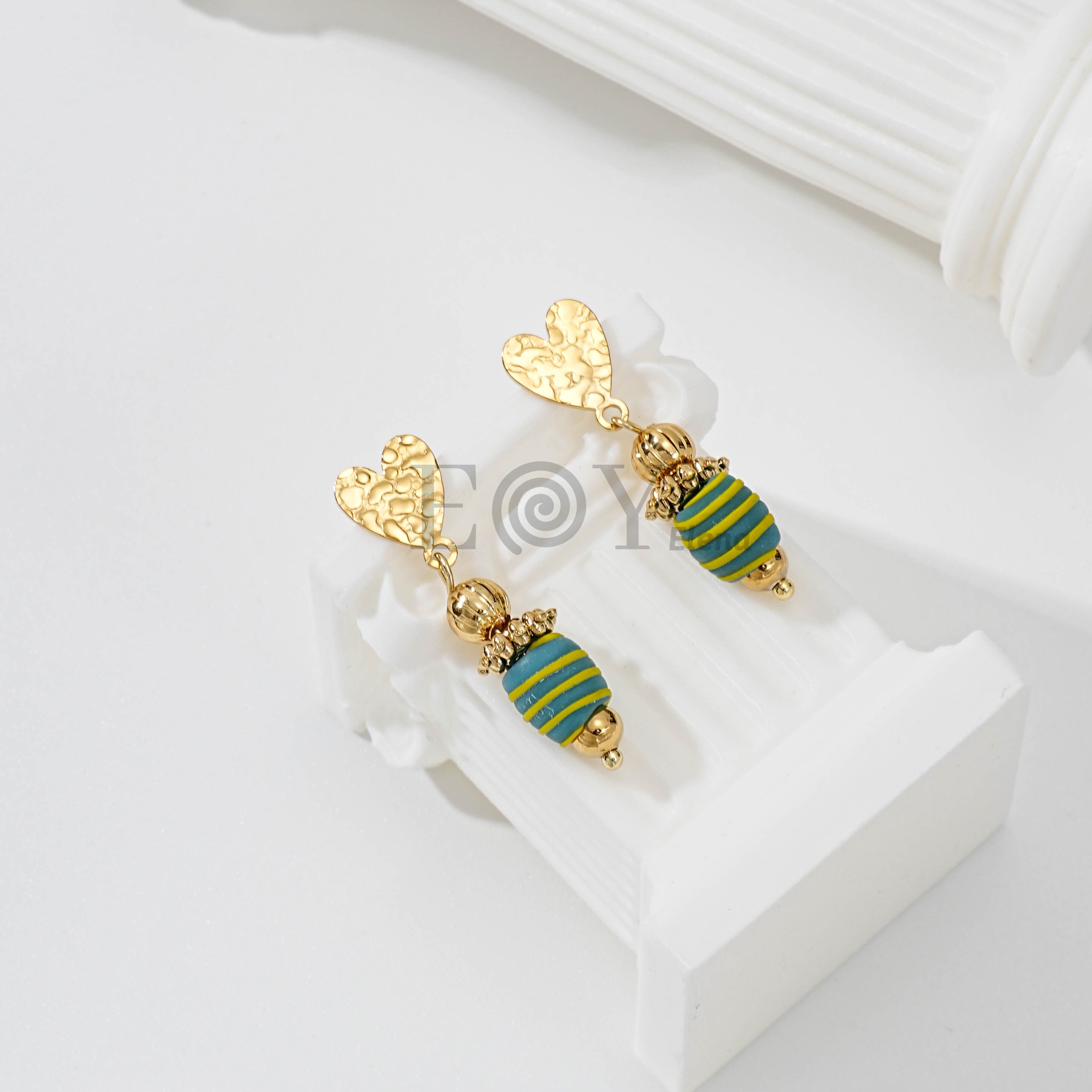 Pendientes Colgantes Corazón y Cuenta Rayada
