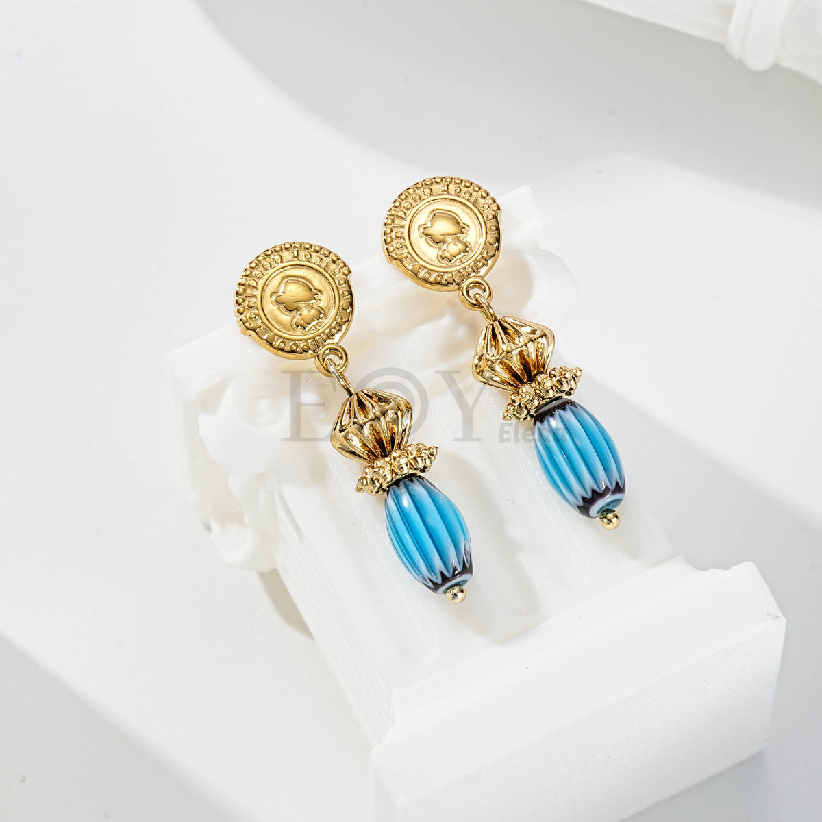 Pendientes chapa virgen y piedra color