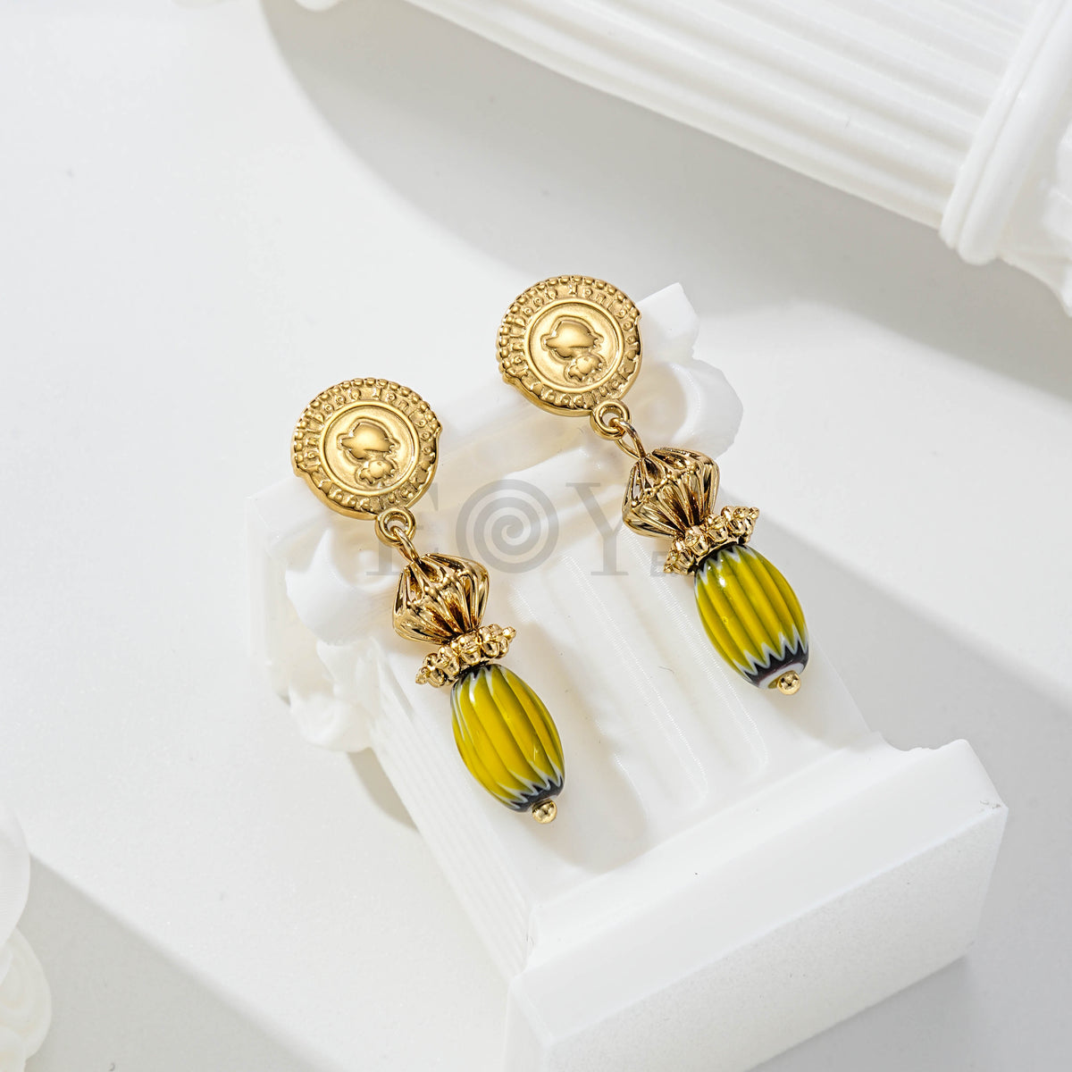 Pendientes chapa virgen y piedra color