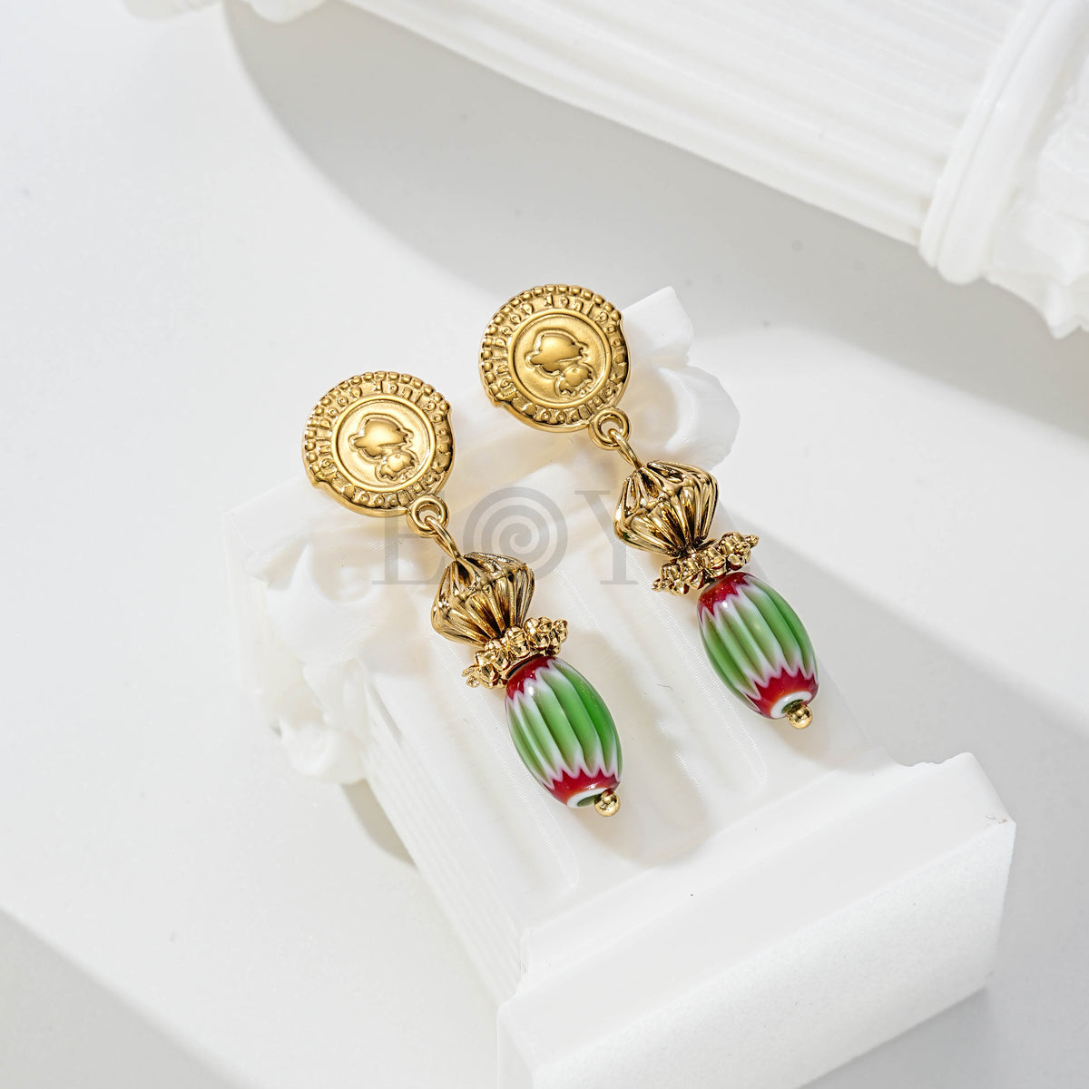 Pendientes chapa virgen y piedra color