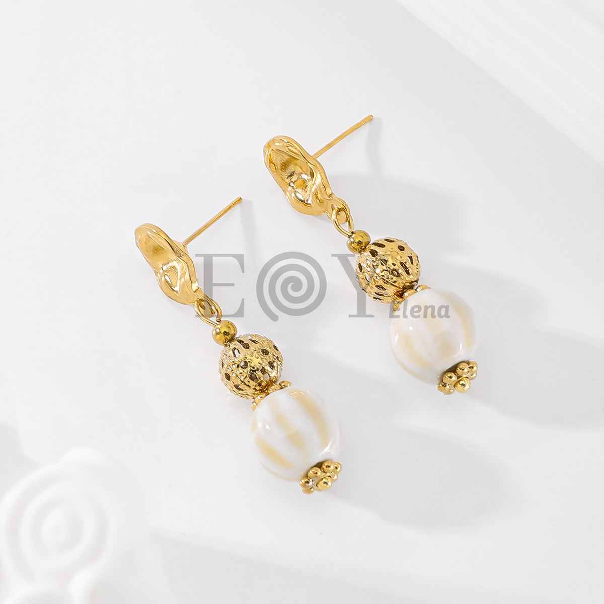 Pendientes óvalo texturizado chapa y piedra color