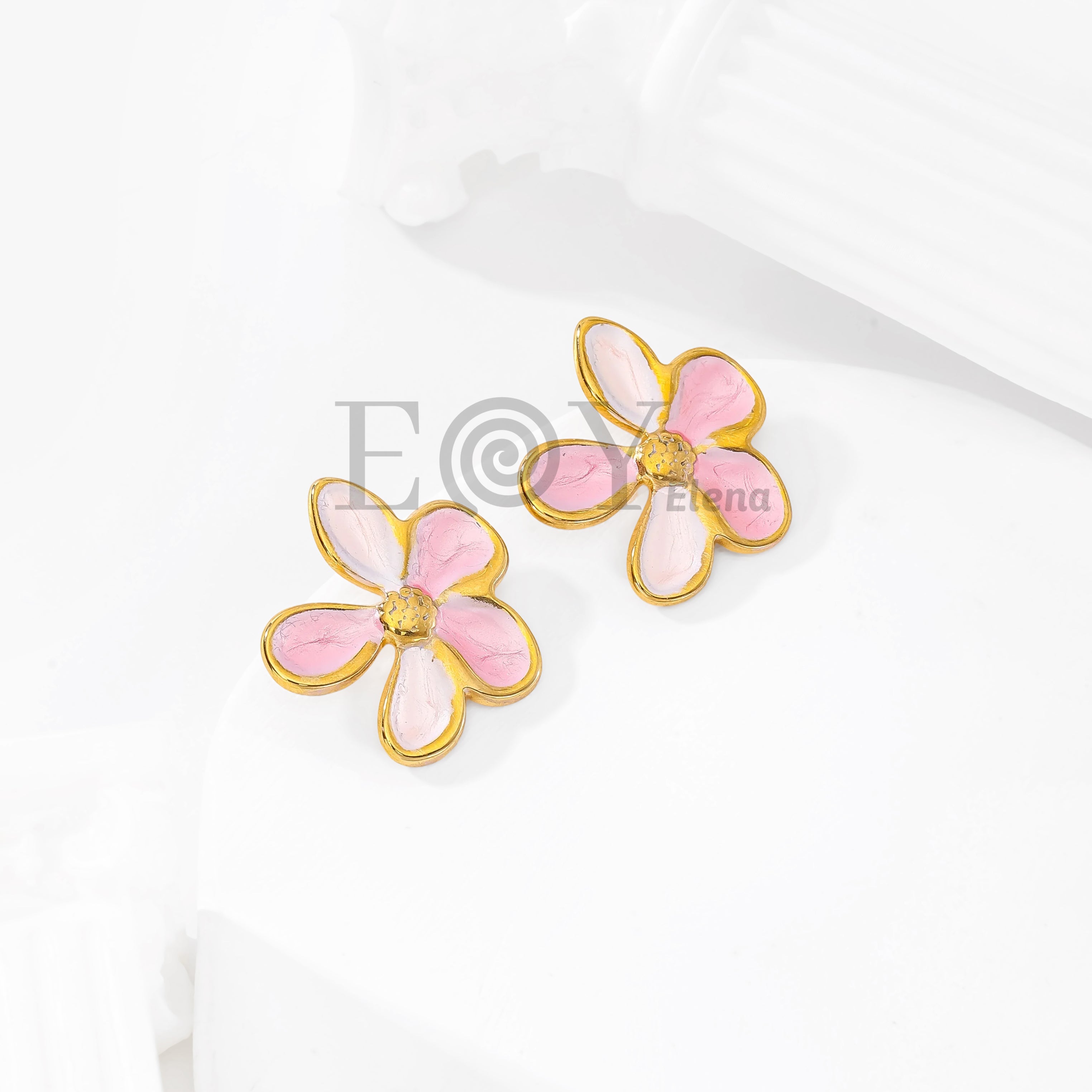 Pendientes Flor Esmaltada de Cinco Pétalos