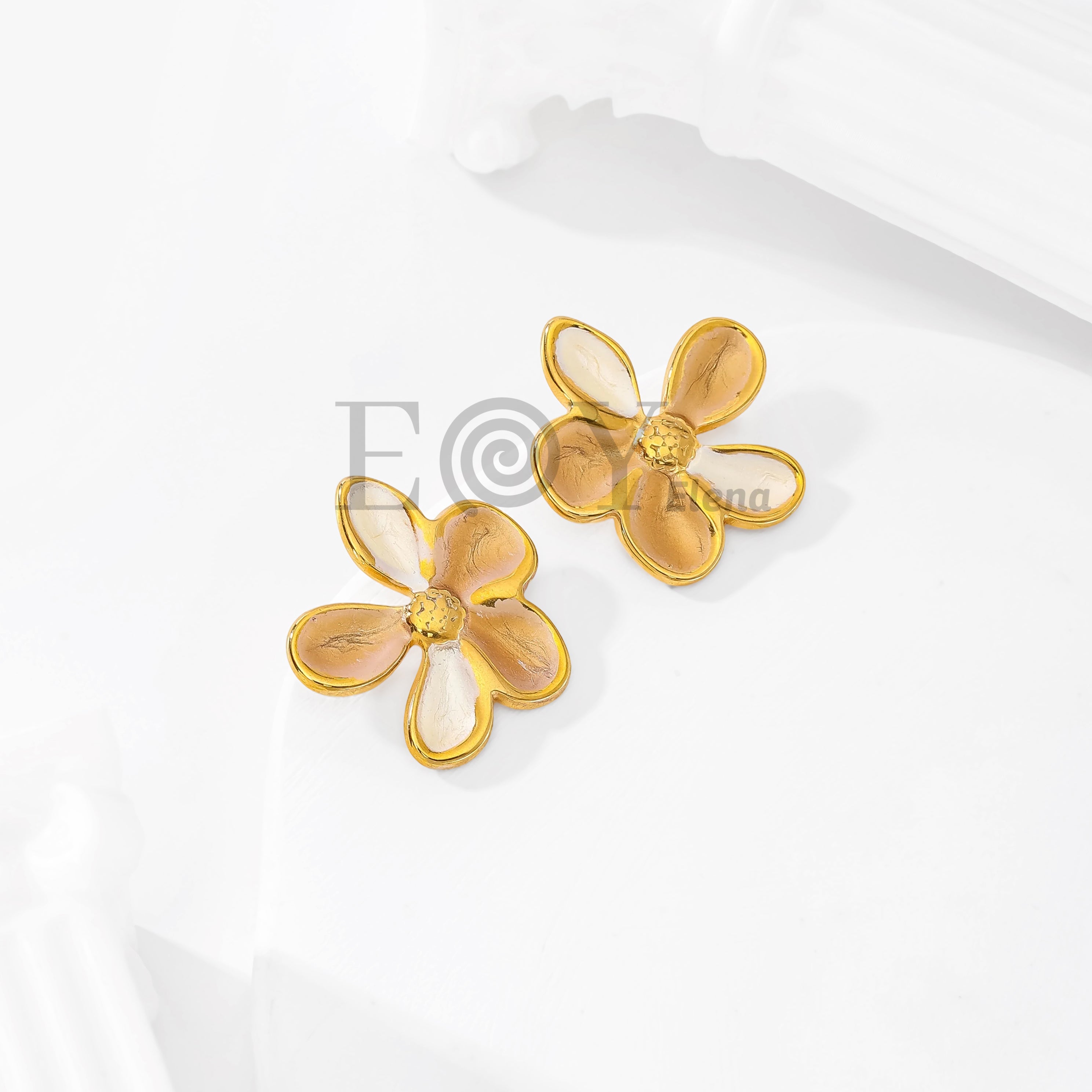 Pendientes Flor Esmaltada de Cinco Pétalos