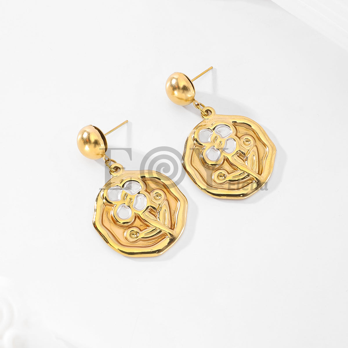 Pendientes de chapa con flor