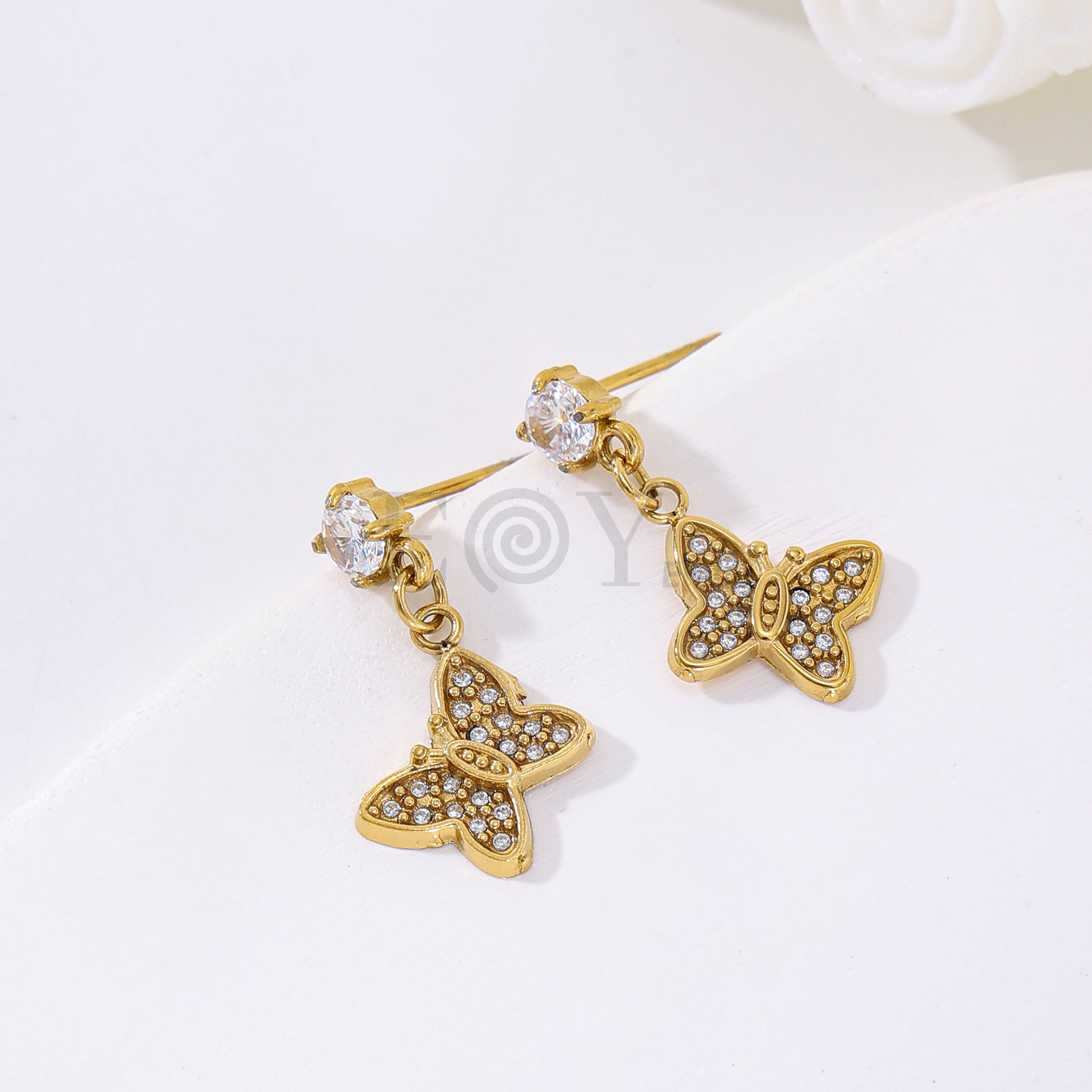 Pendientes circonita con mariposa