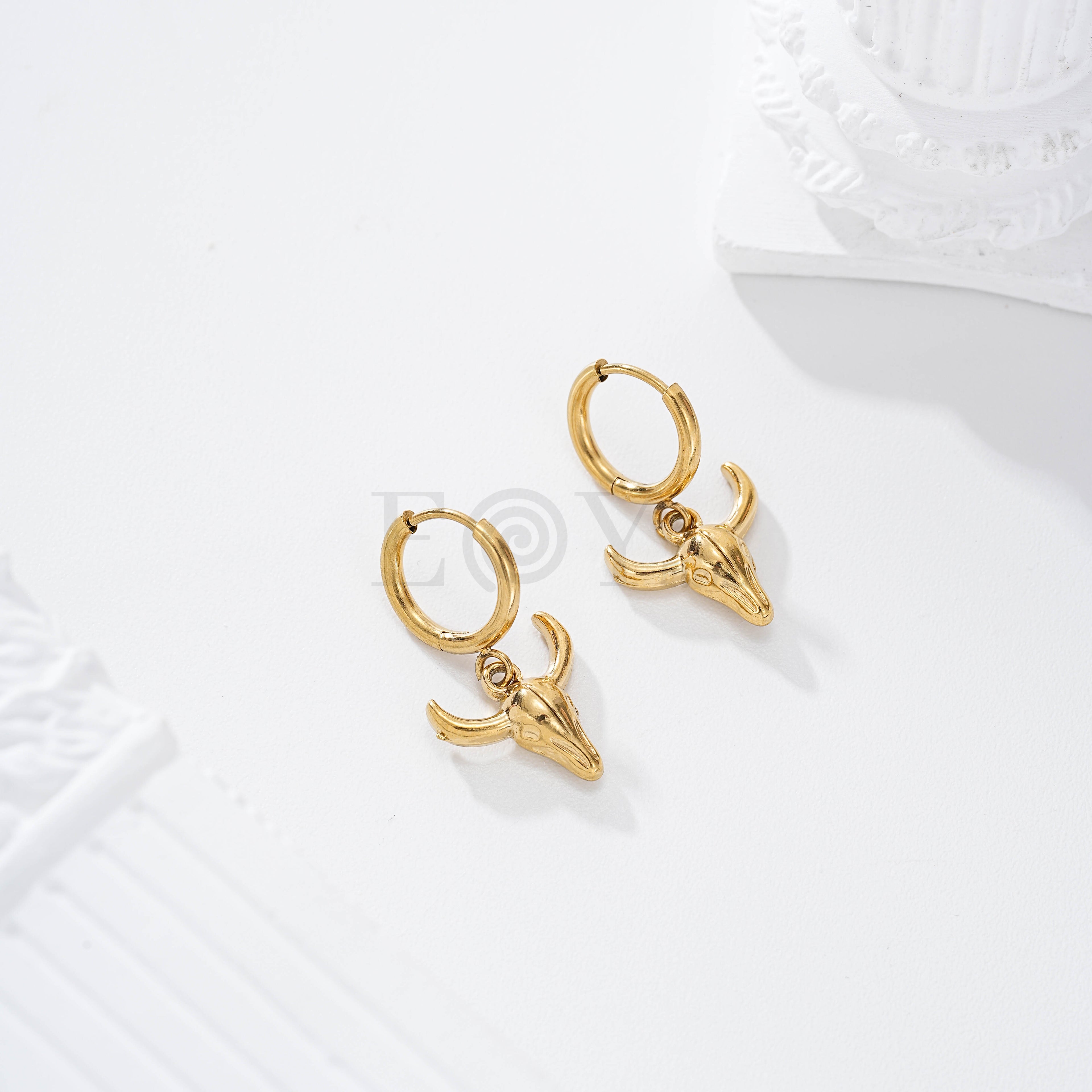 Pendientes de aro con cabeza toro acero