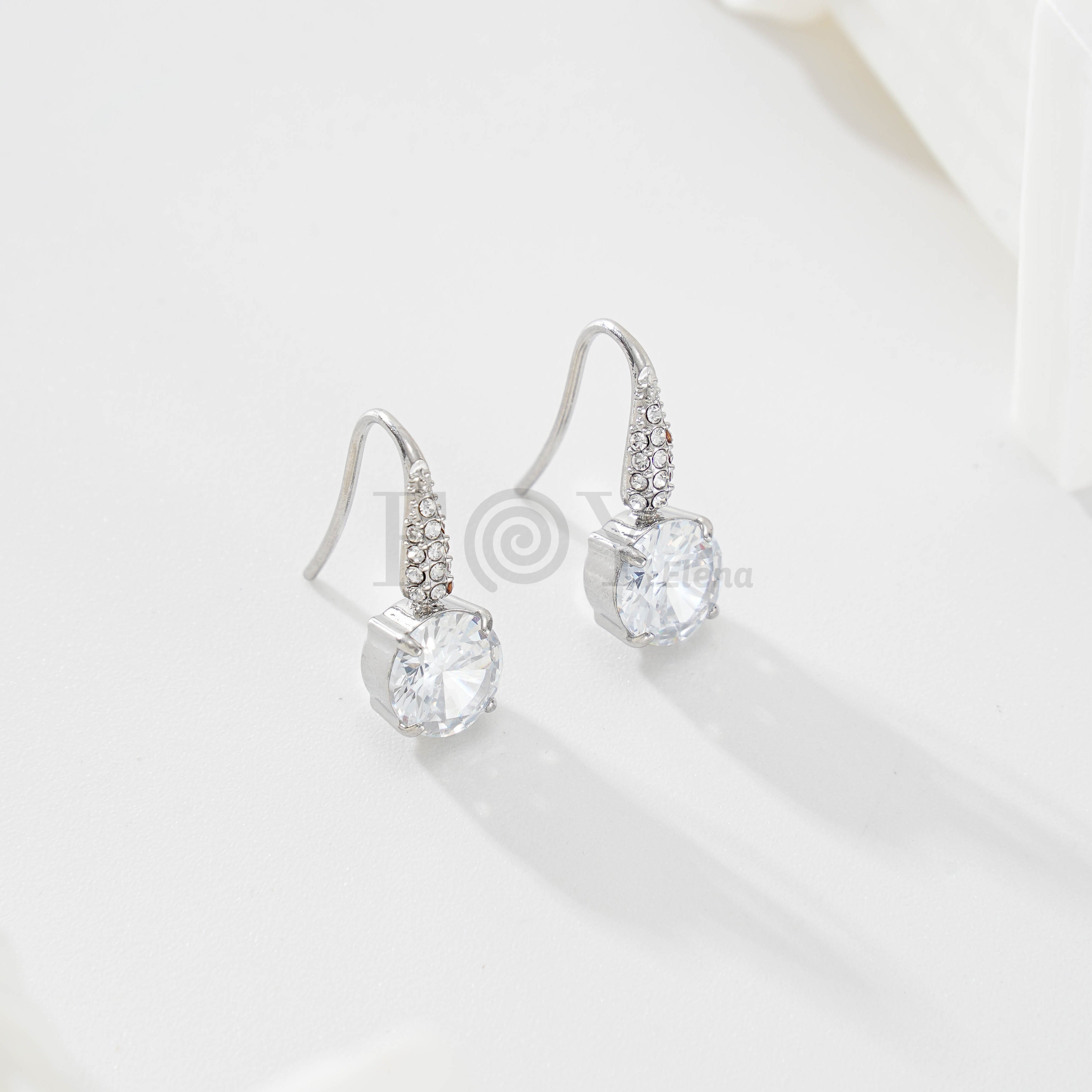 Pendientes con barra de circonitas y piedra grande