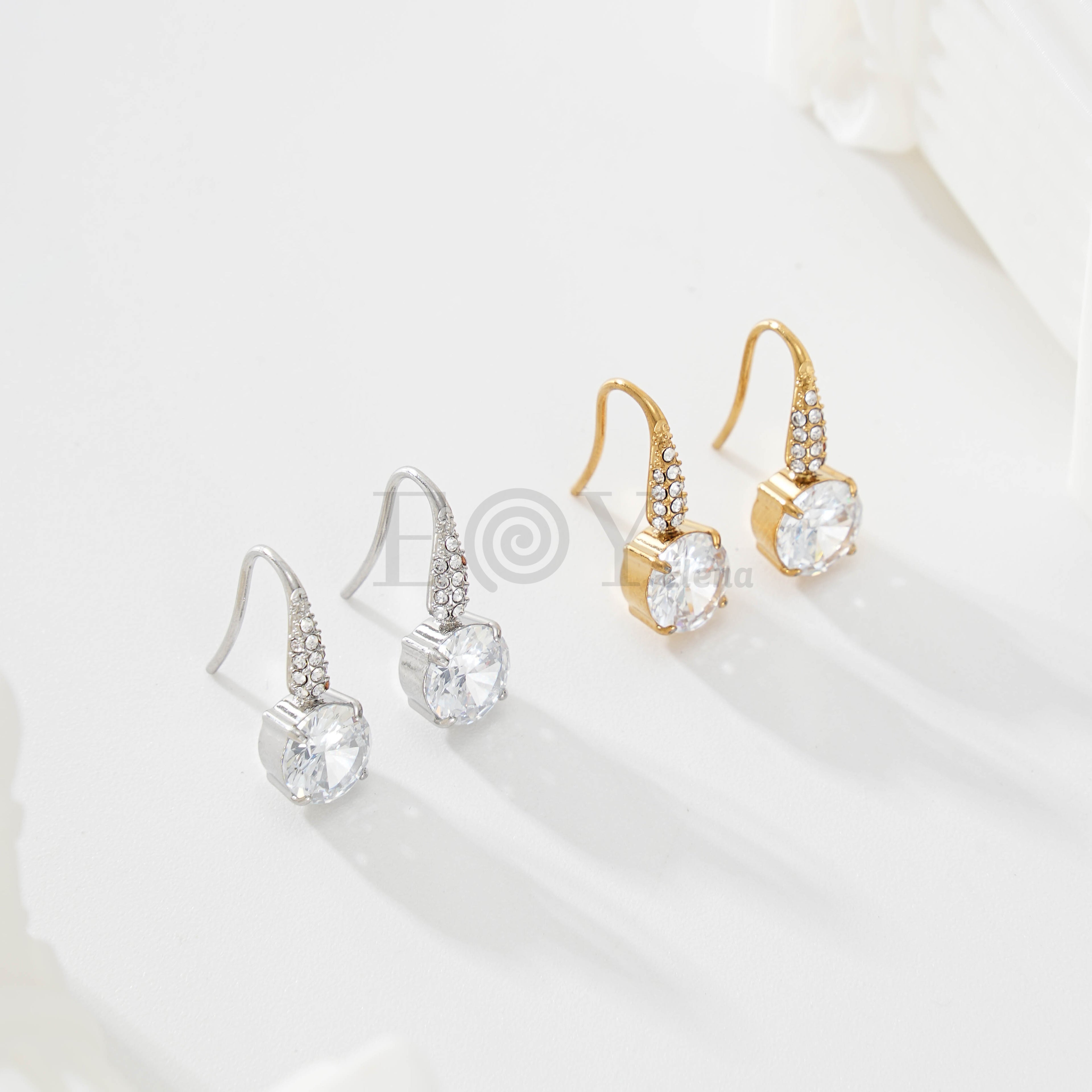 Pendientes con barra de circonitas y piedra grande