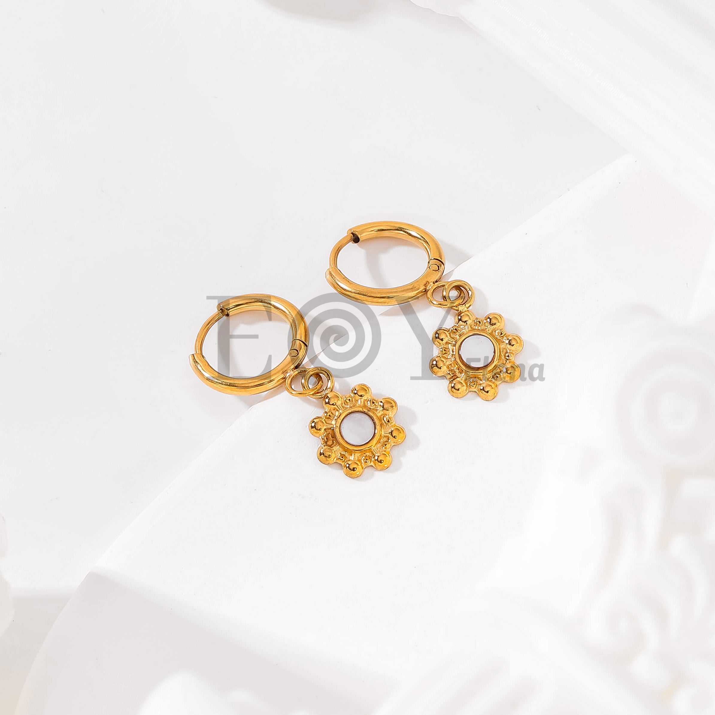 Pendientes de aro con colgante flor