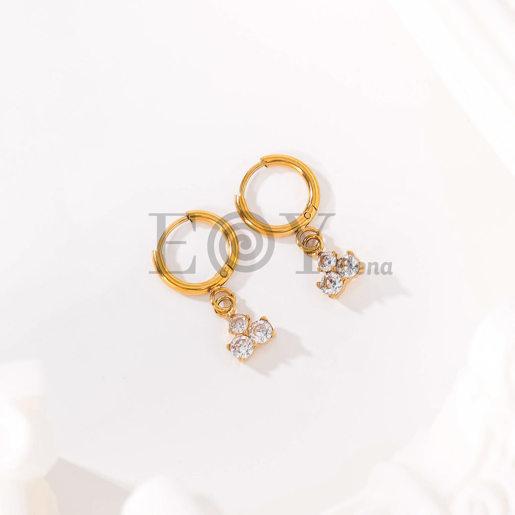 Hoop earrings with three cubic zirconia