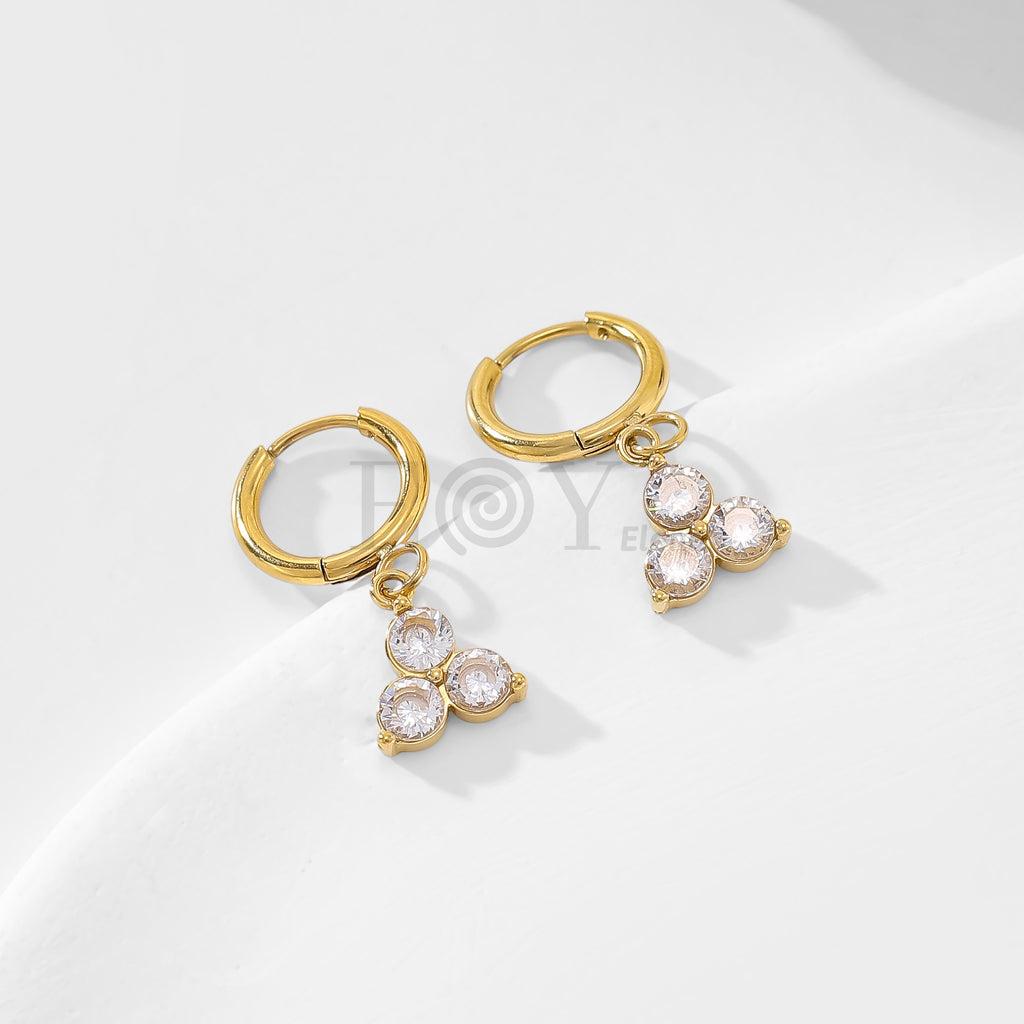 Hoop earrings with three cubic zirconia