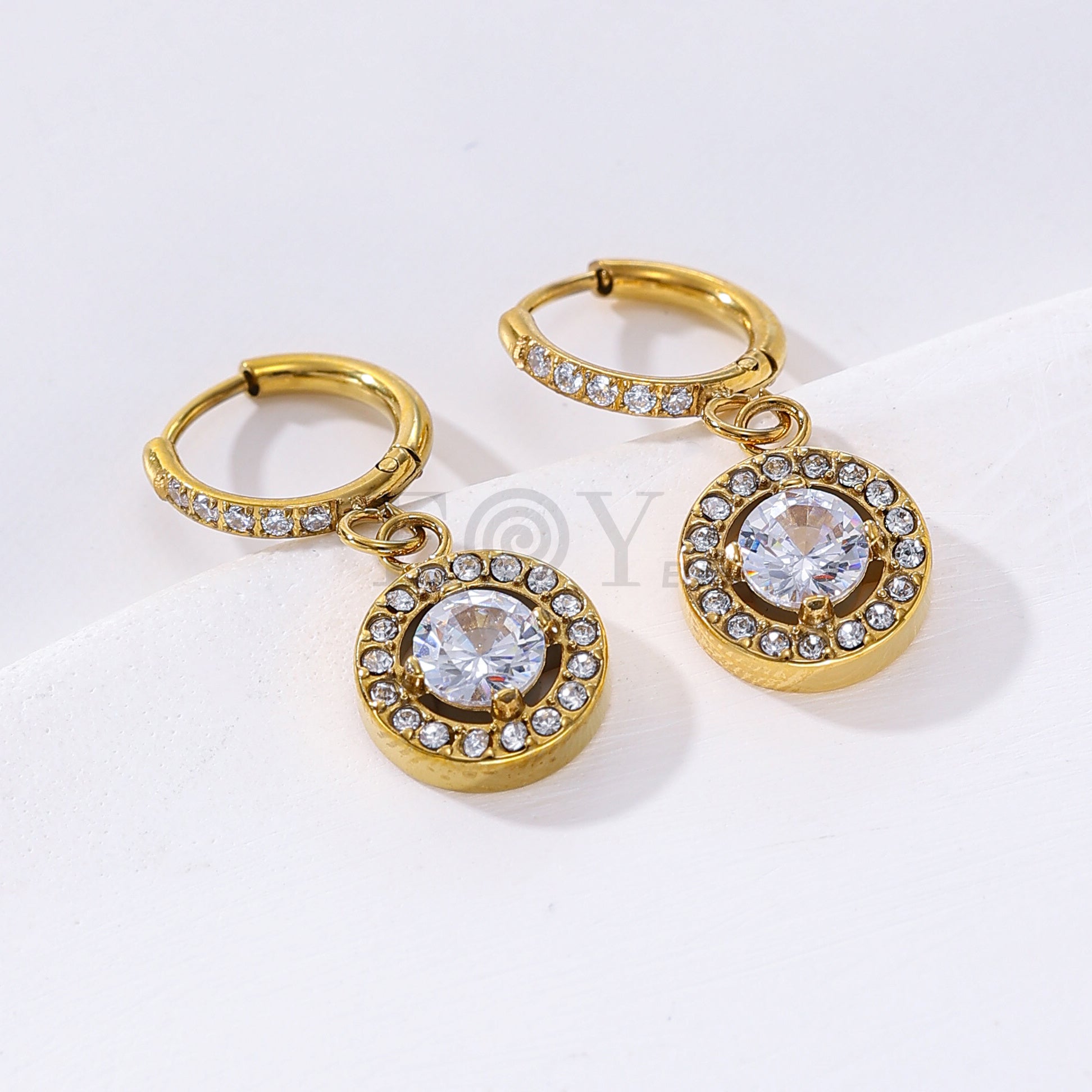 Aro con circonitas y brillante