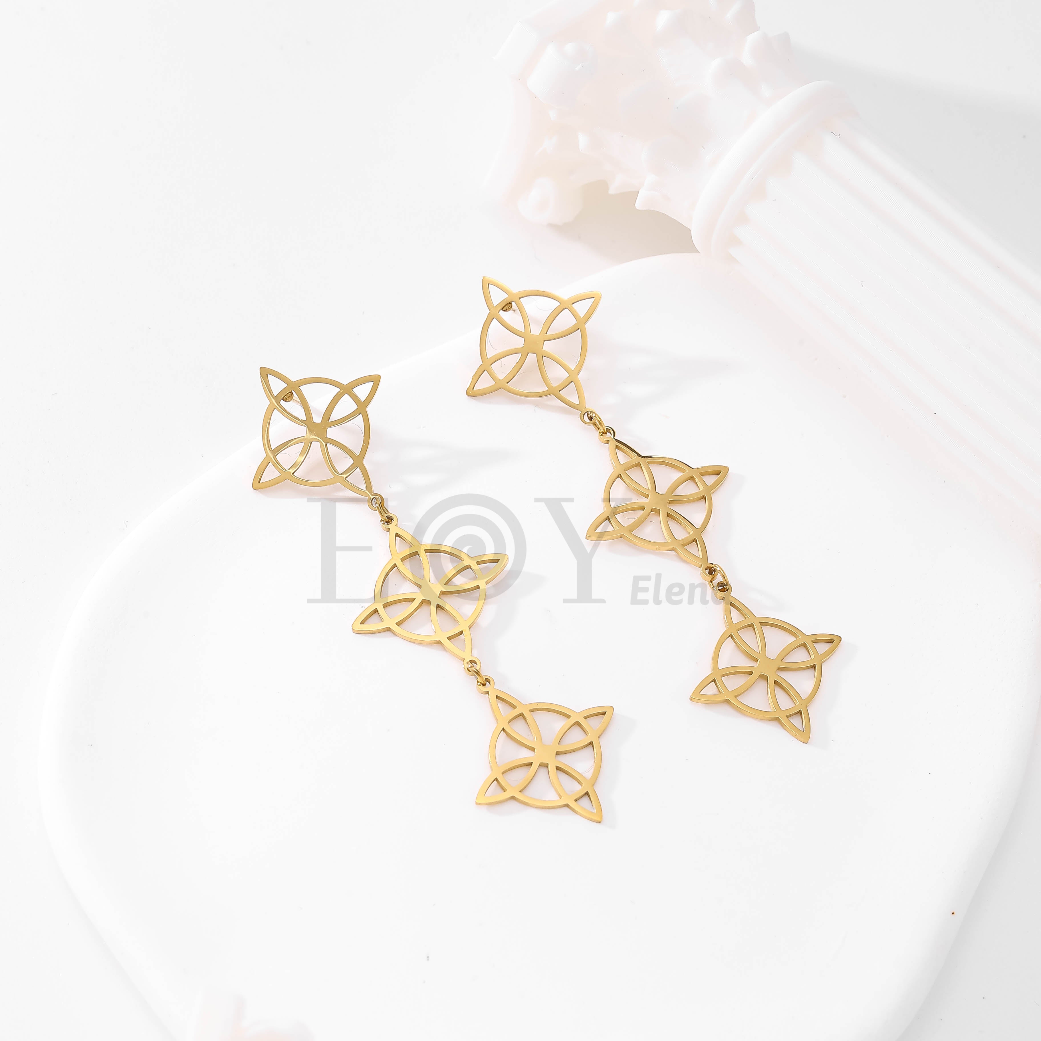 Pendientes largos con nudos de bruja