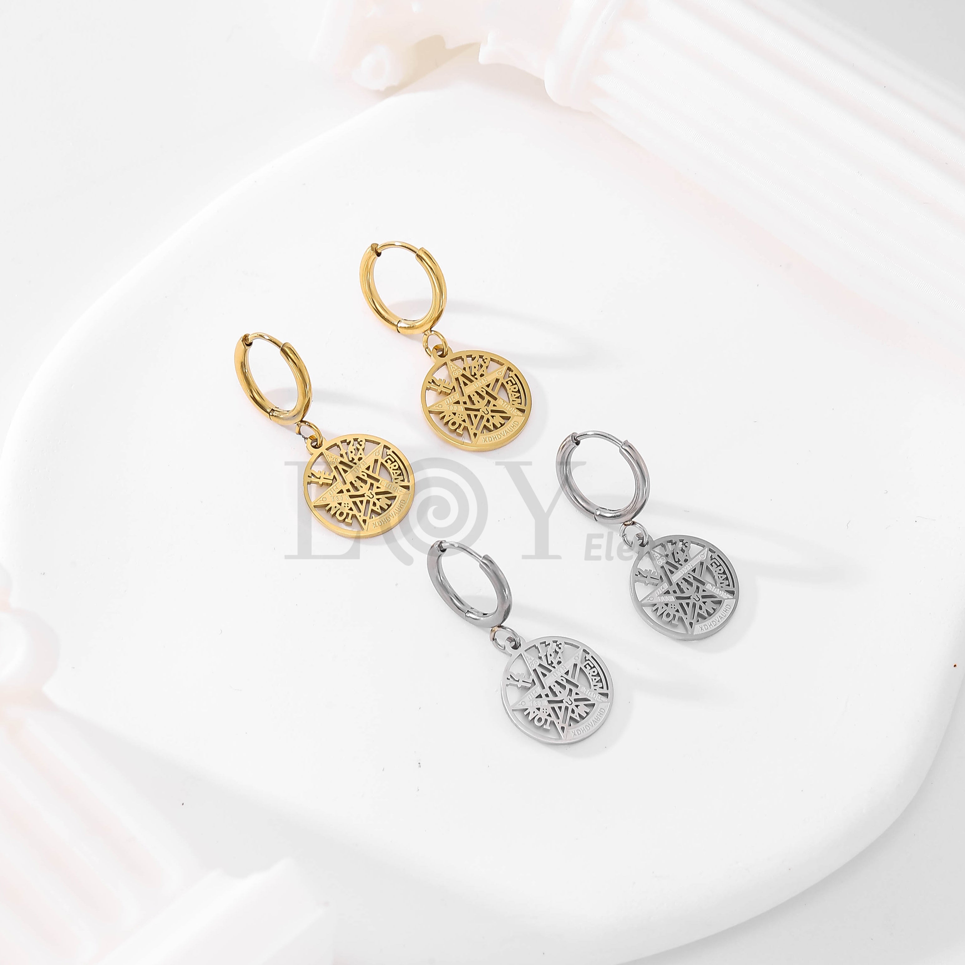 Pendientes de aro con colgante de pentagrama