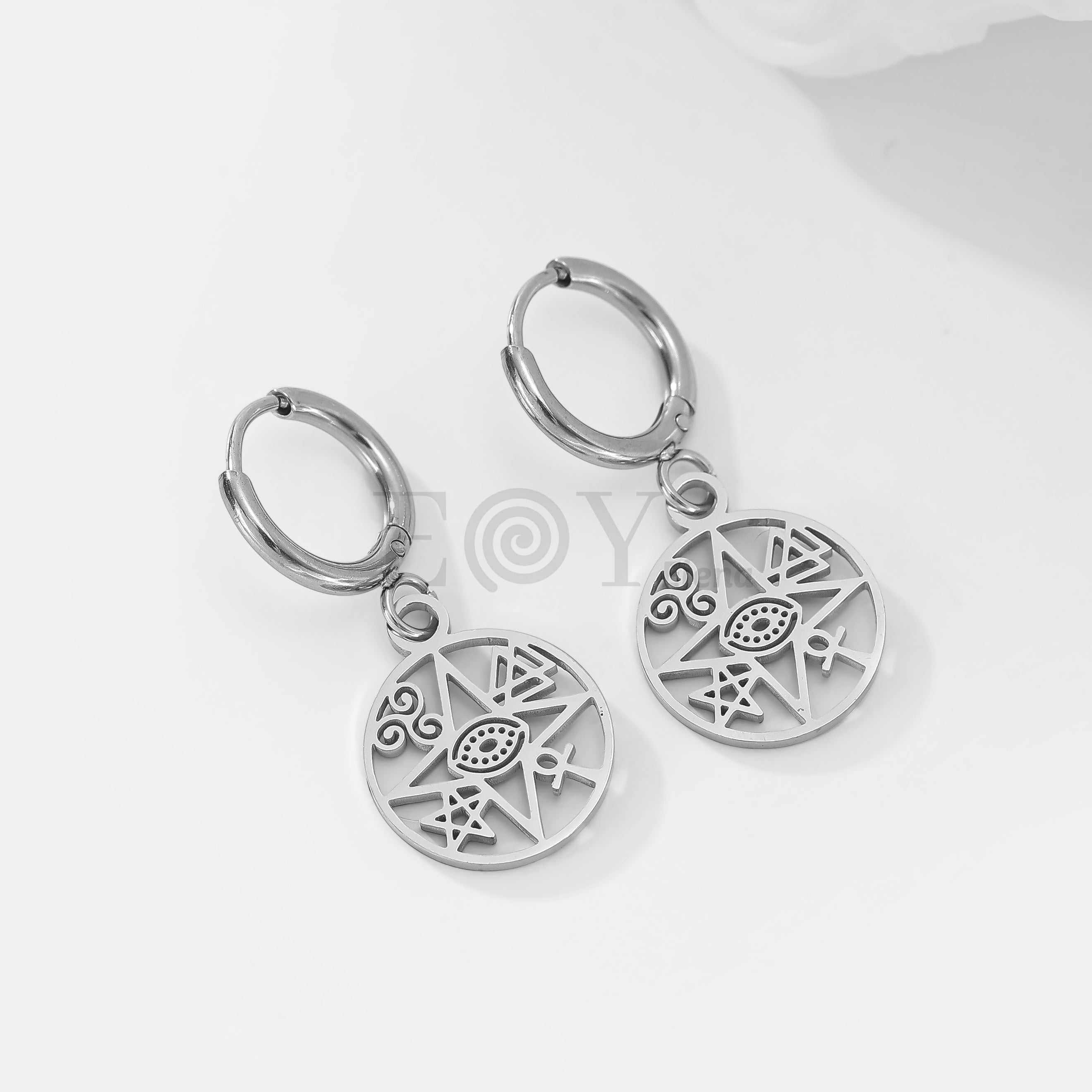Pendientes de aro con dije de símbolos
