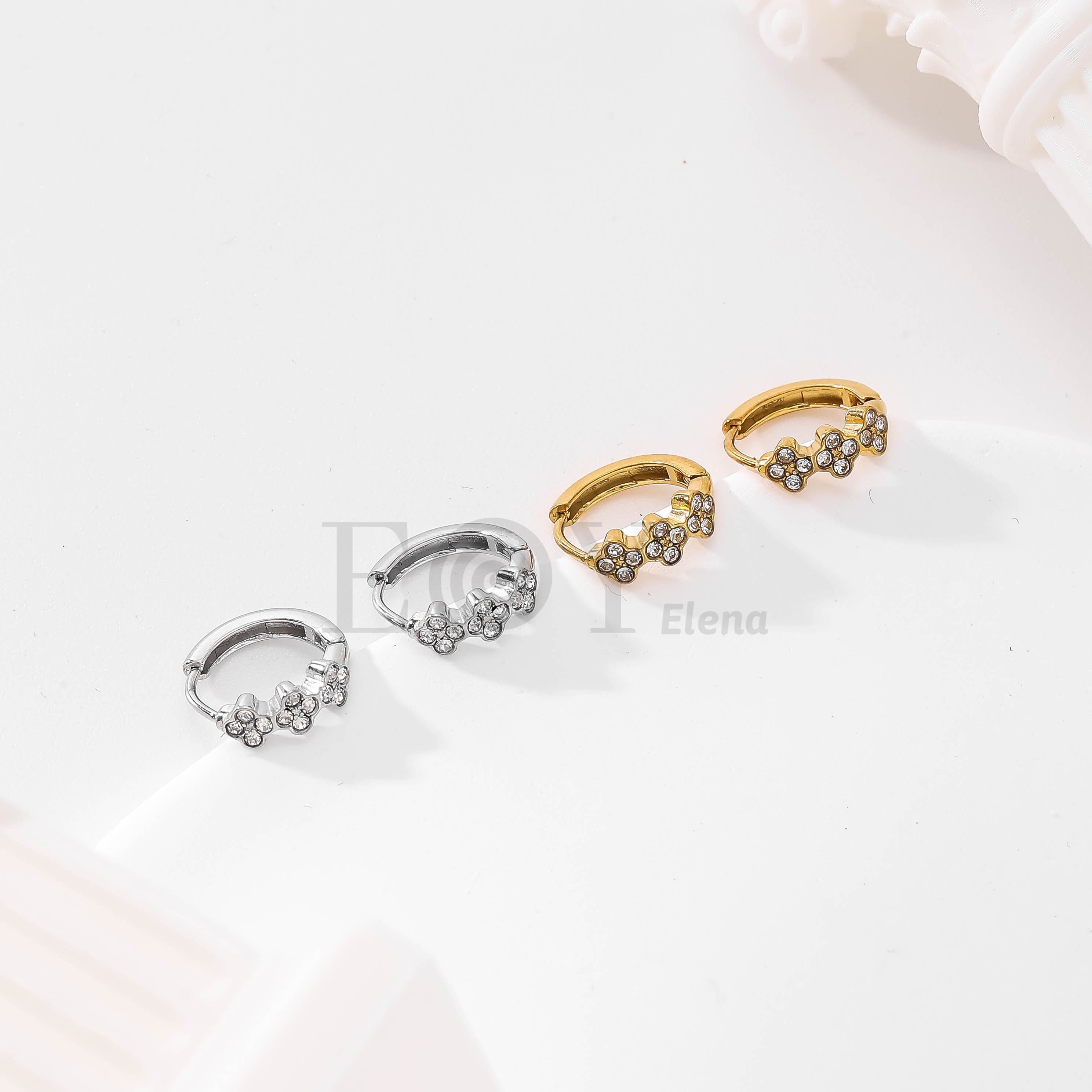 Pendientes aro con flores de circonitas