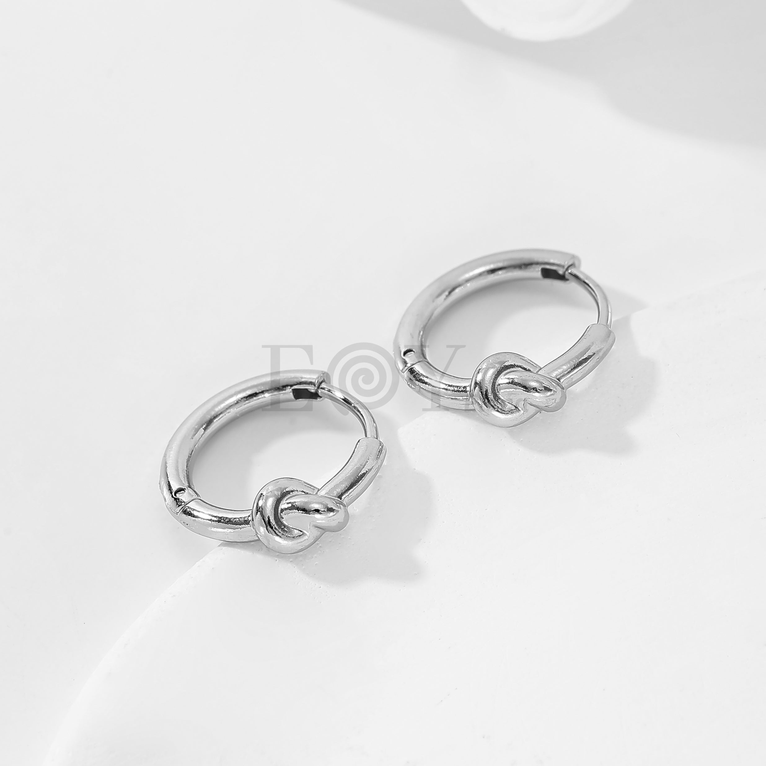Pendientes de aro con nudo