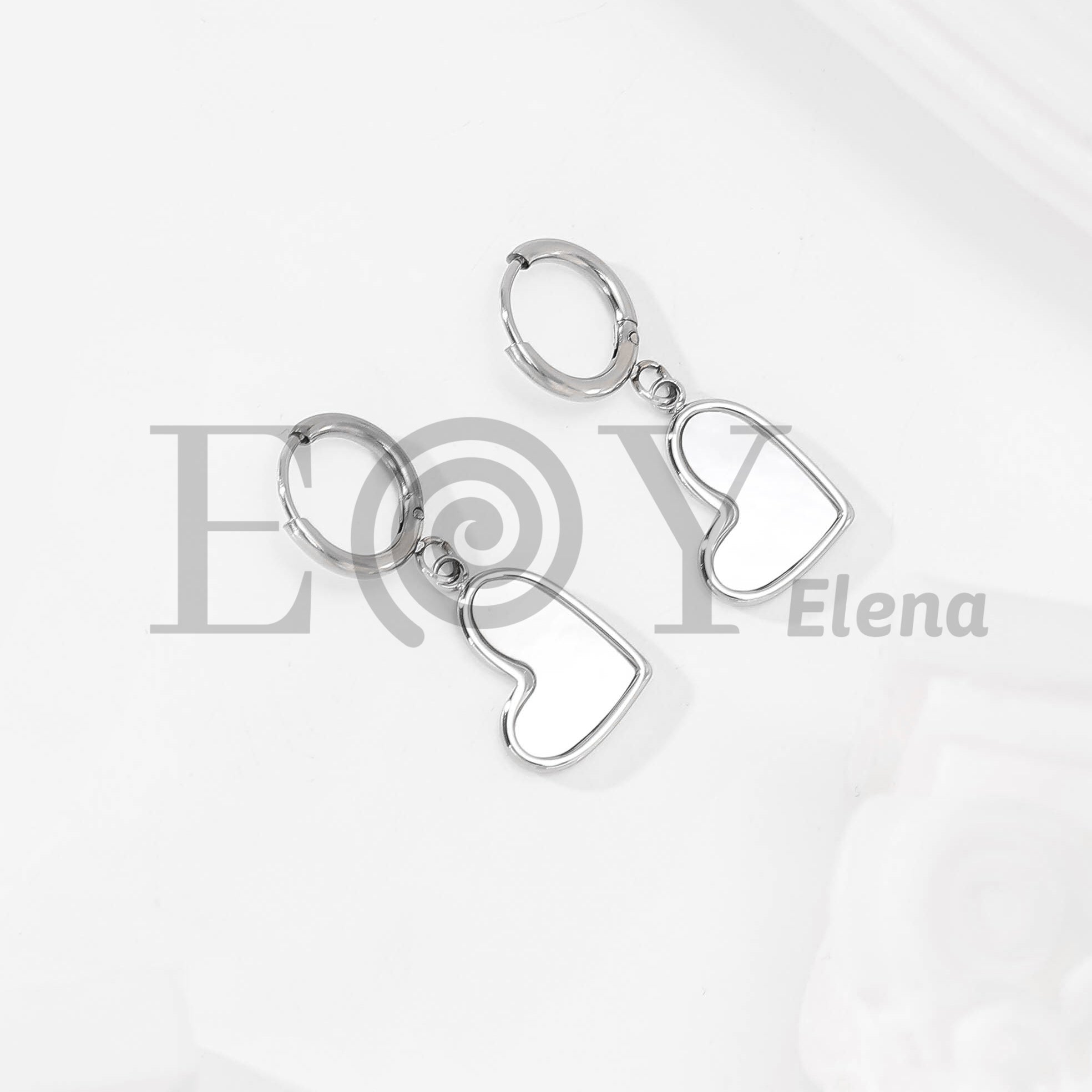 Pendientes corazón con interior blanco