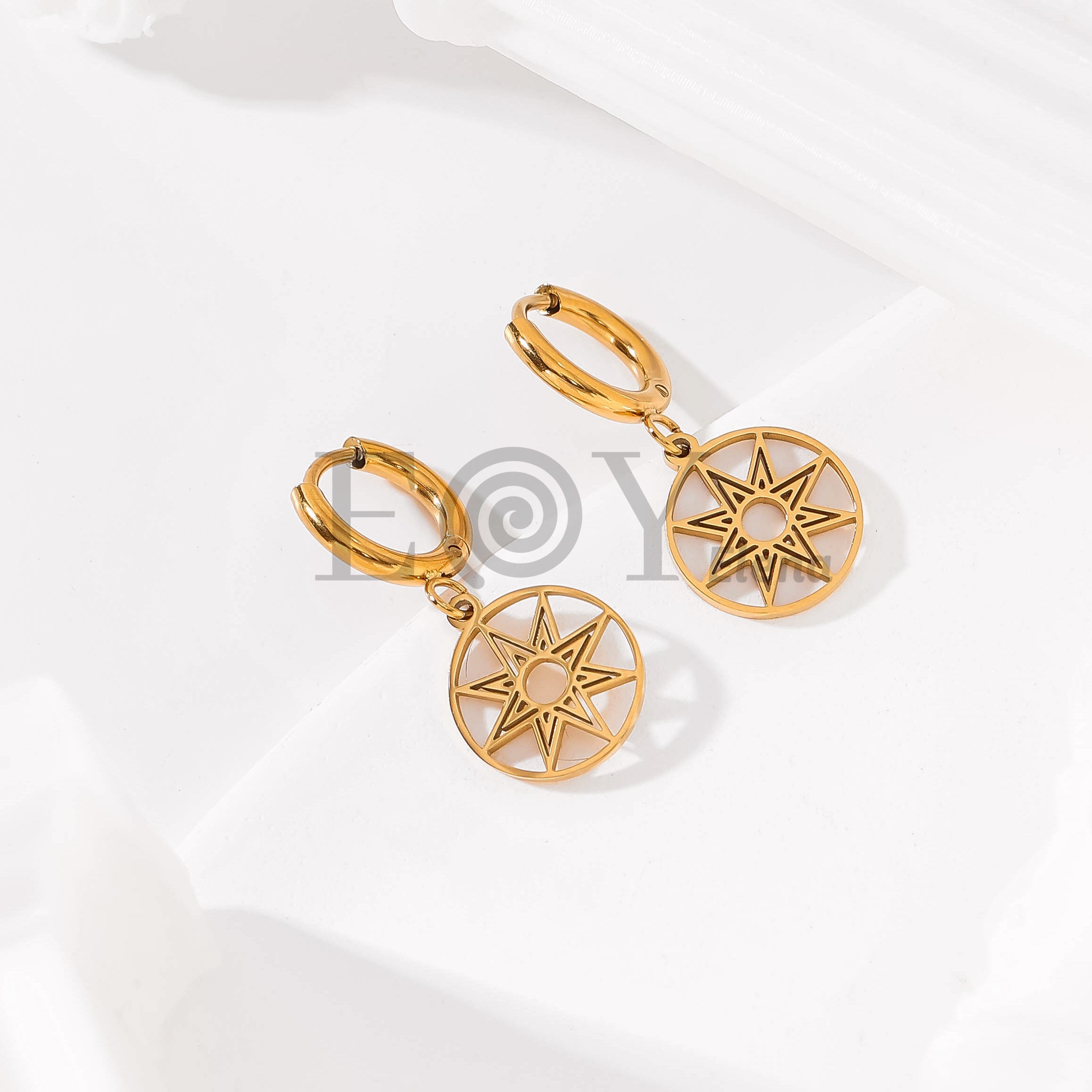 Pendientes de aro con estrella