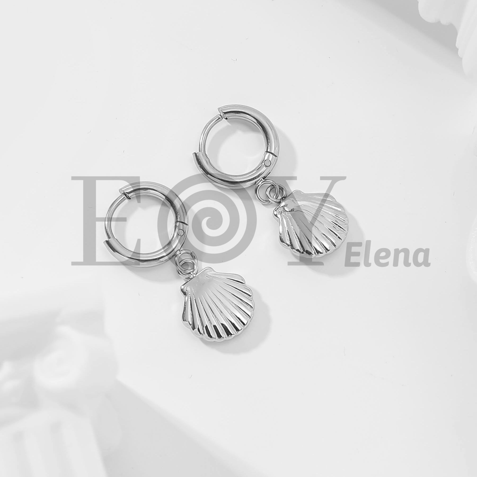 Pendientes de aro con colgante de concha