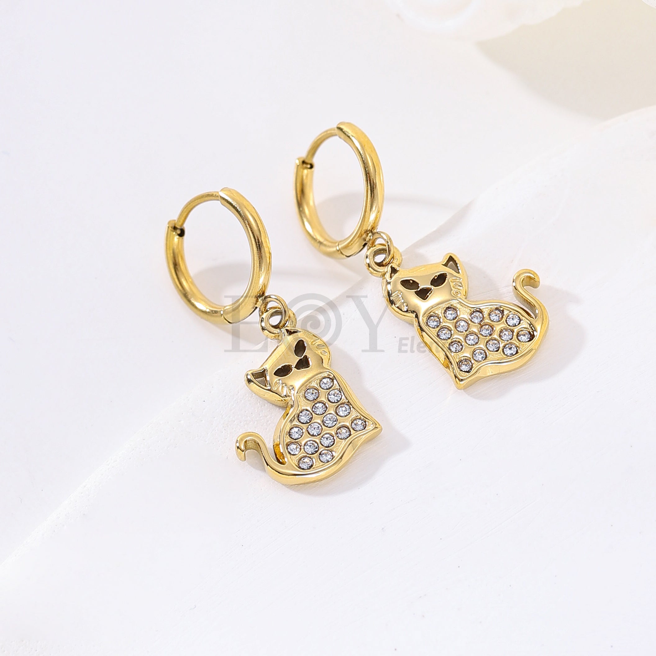 Pendientes de aro con gato circonitas