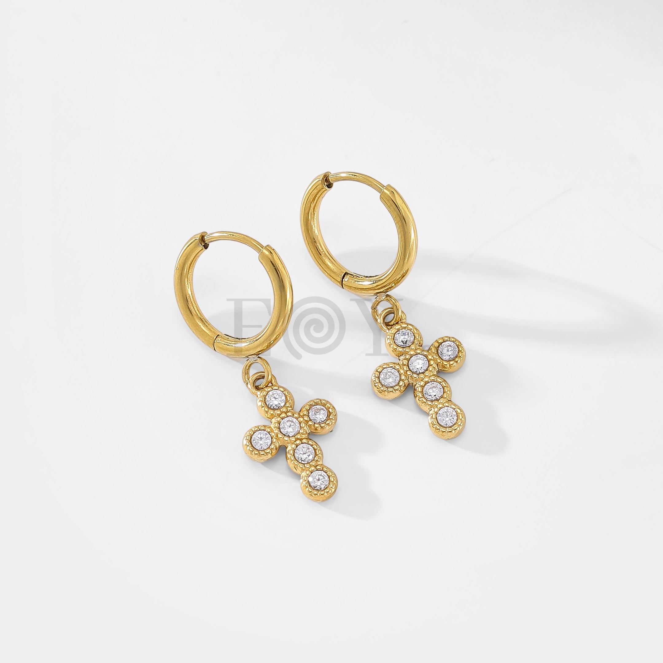 Pendientes de aro con cruz