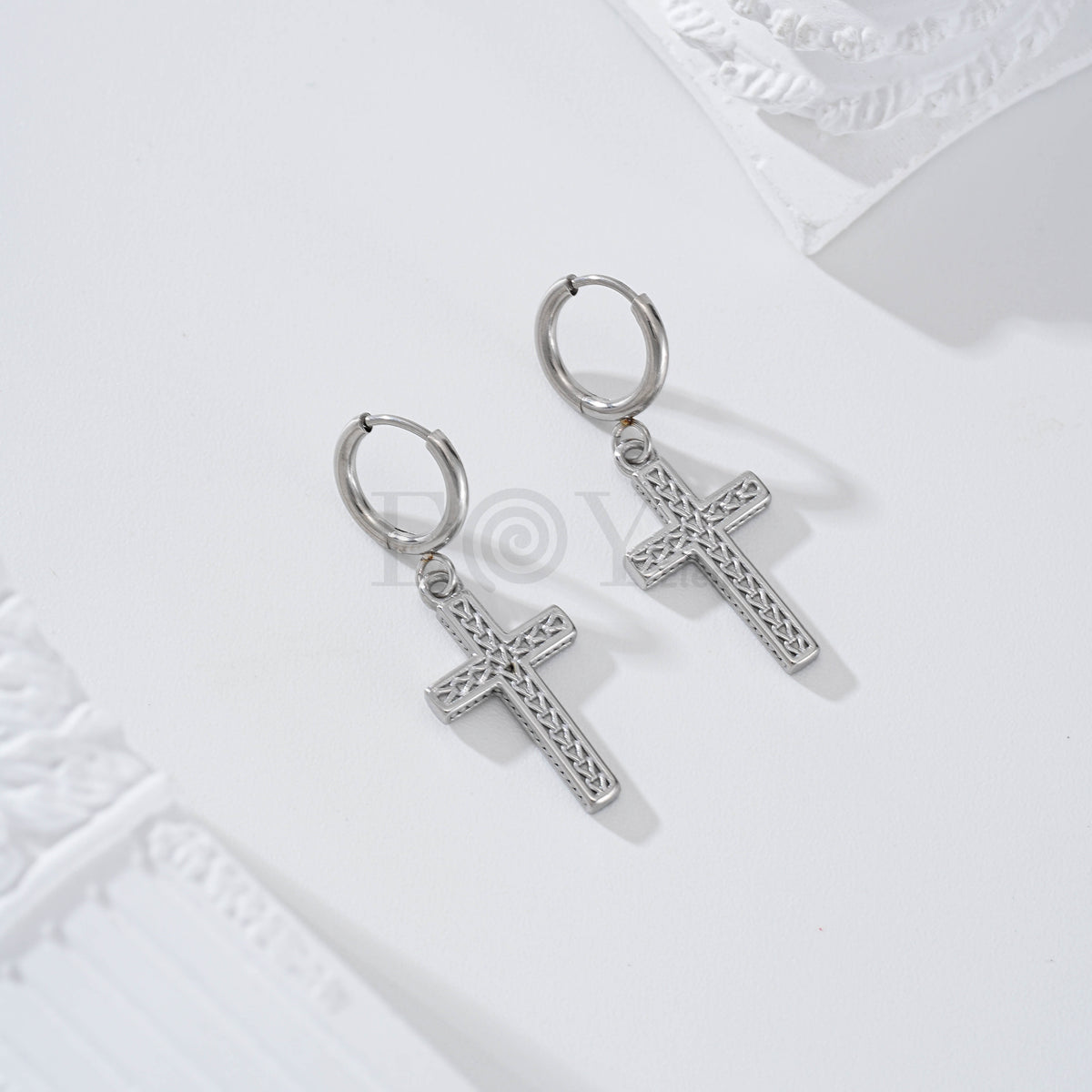 Pendientes de aro con cruz grande circonitas acero