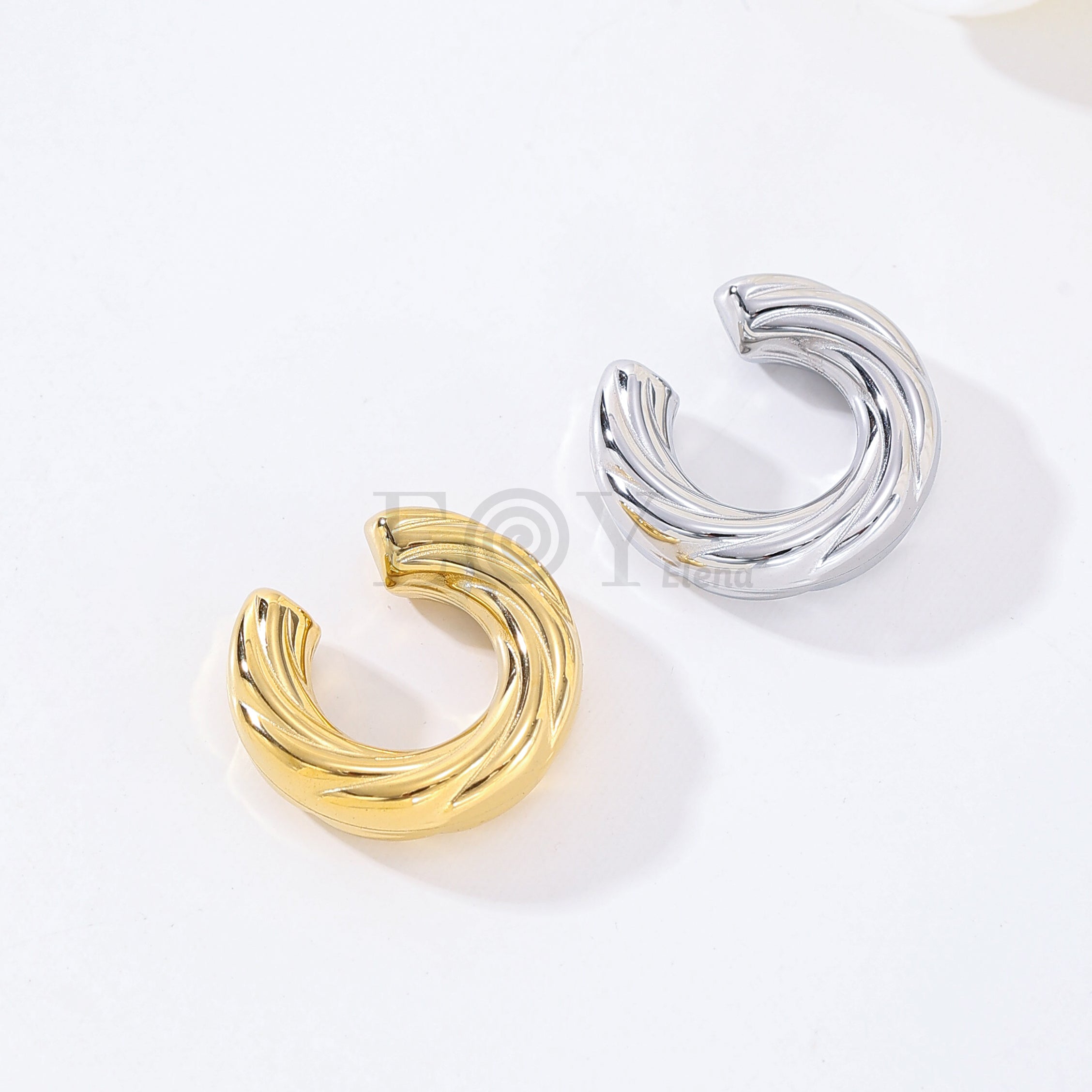 Brazalete de oreja grueso