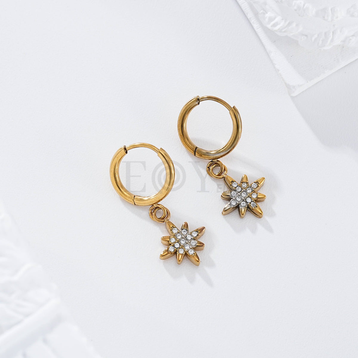 Pendientes de aro con estrella circonitas acero