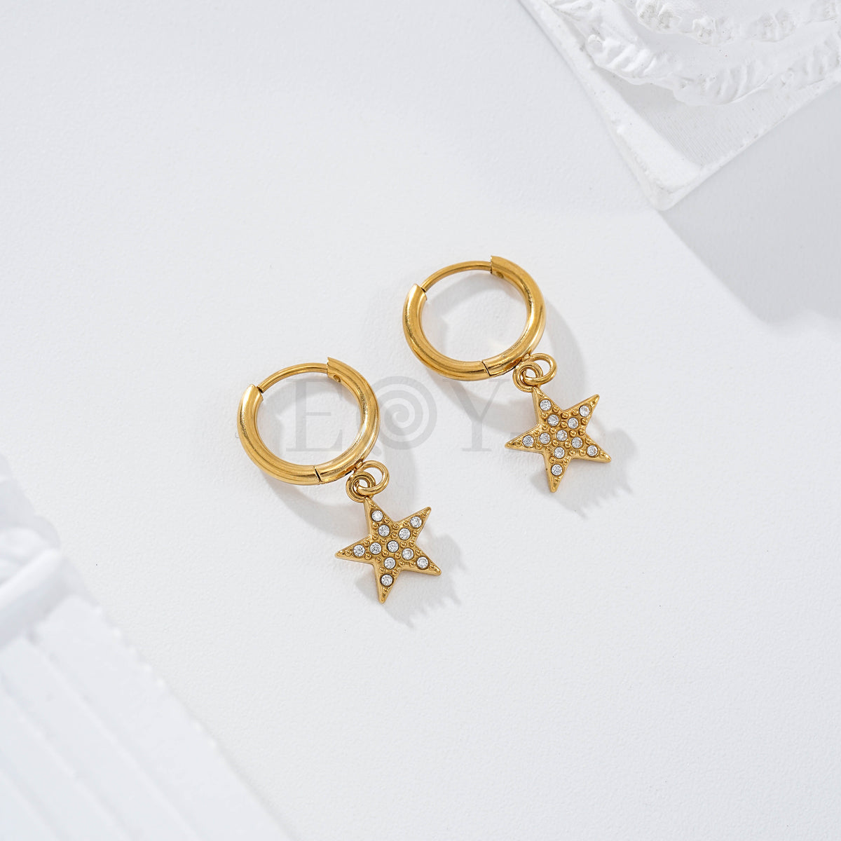 Pendientes de aro con estrella circonitas acero