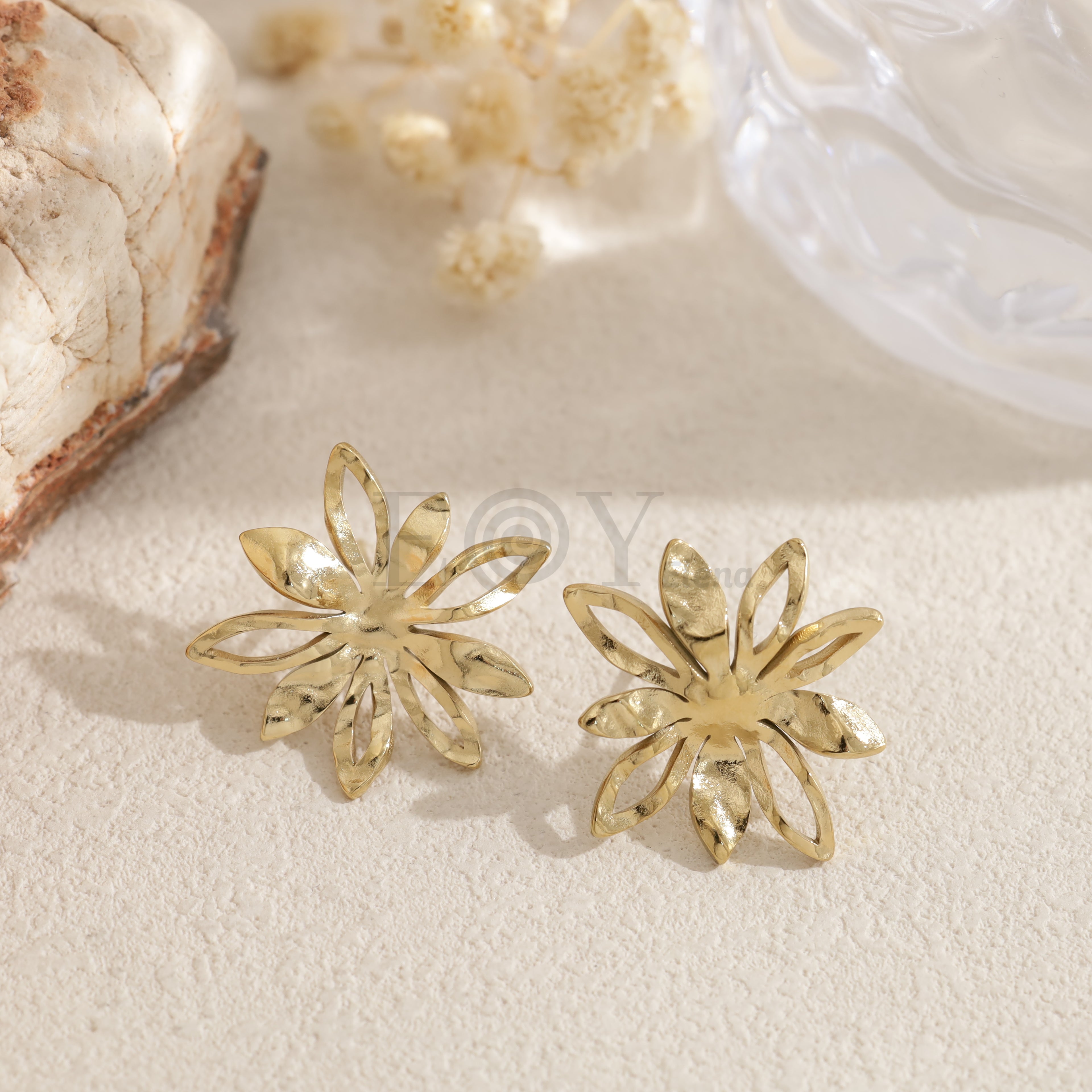 Pendientes flor abierta dorada