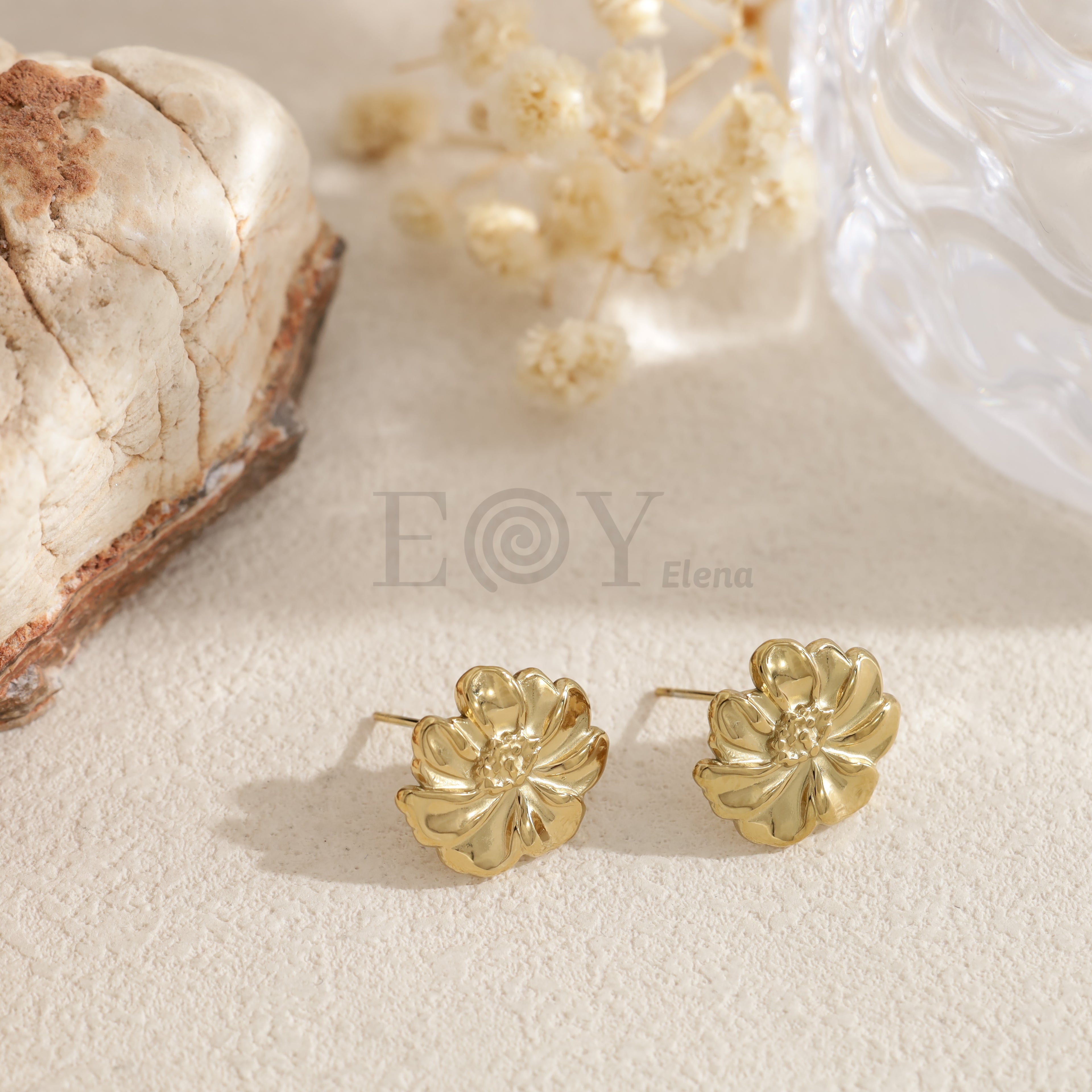 Pendientes flor dorada lisa