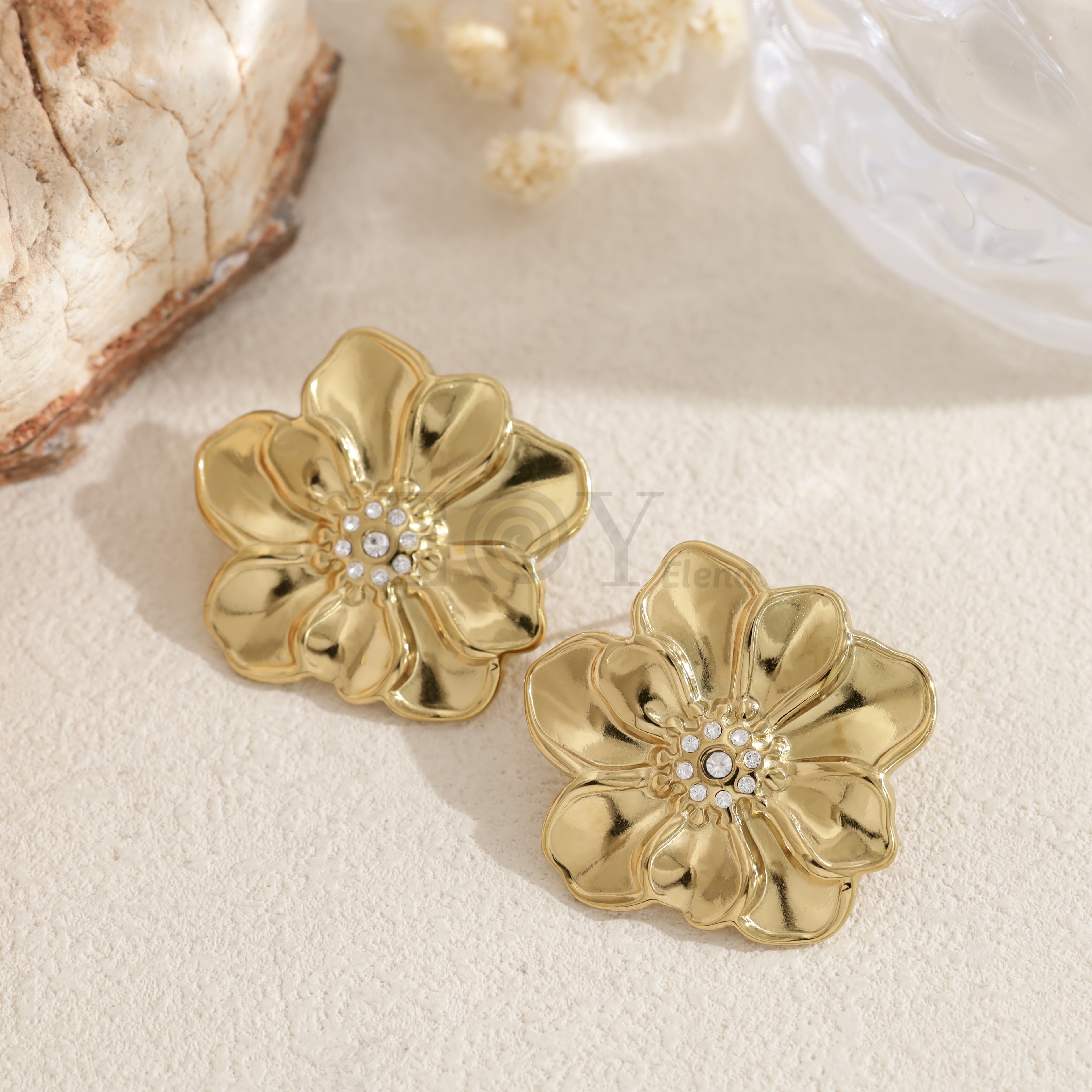 Pendientes flor dorada grande
