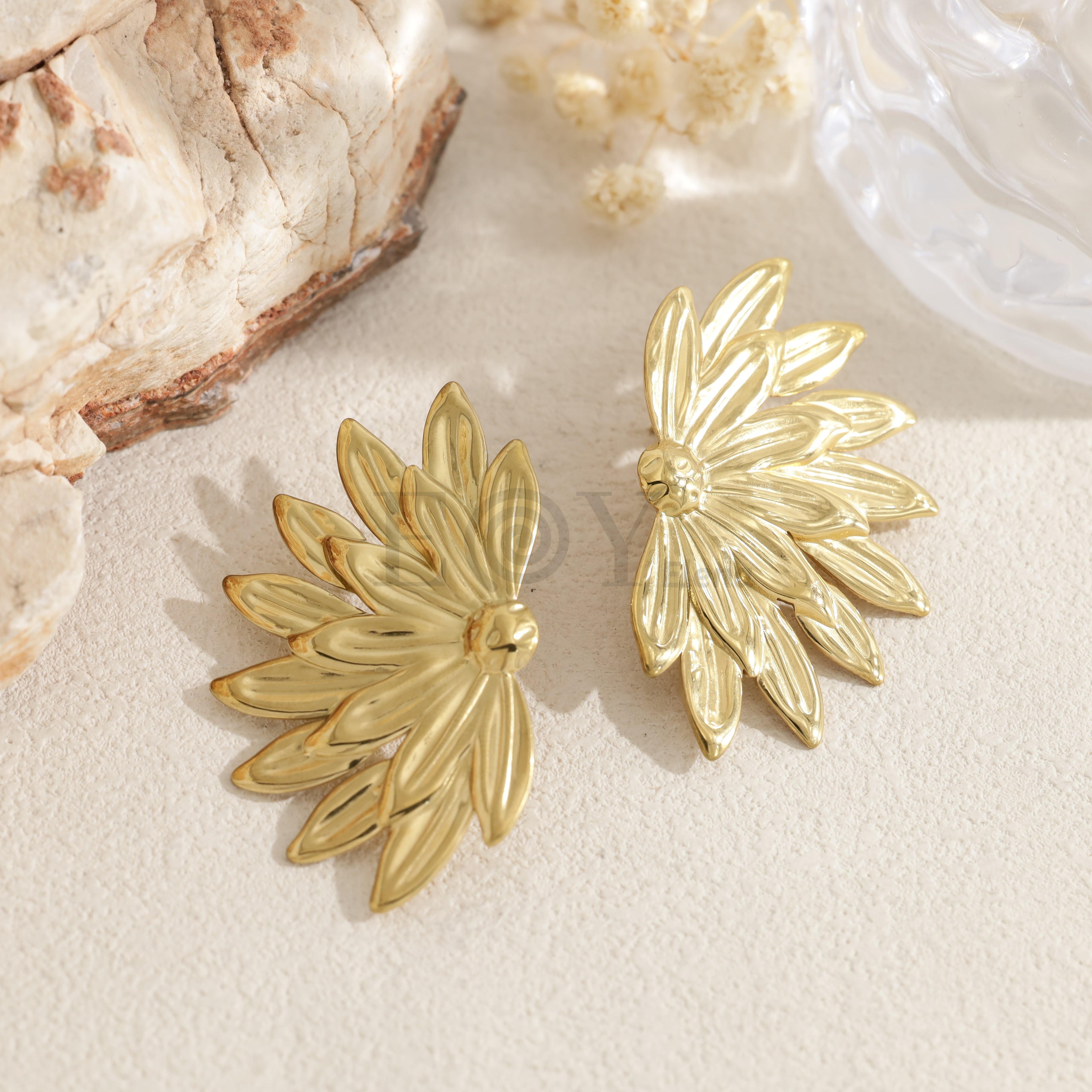 Pendientes flor irregular dorada
