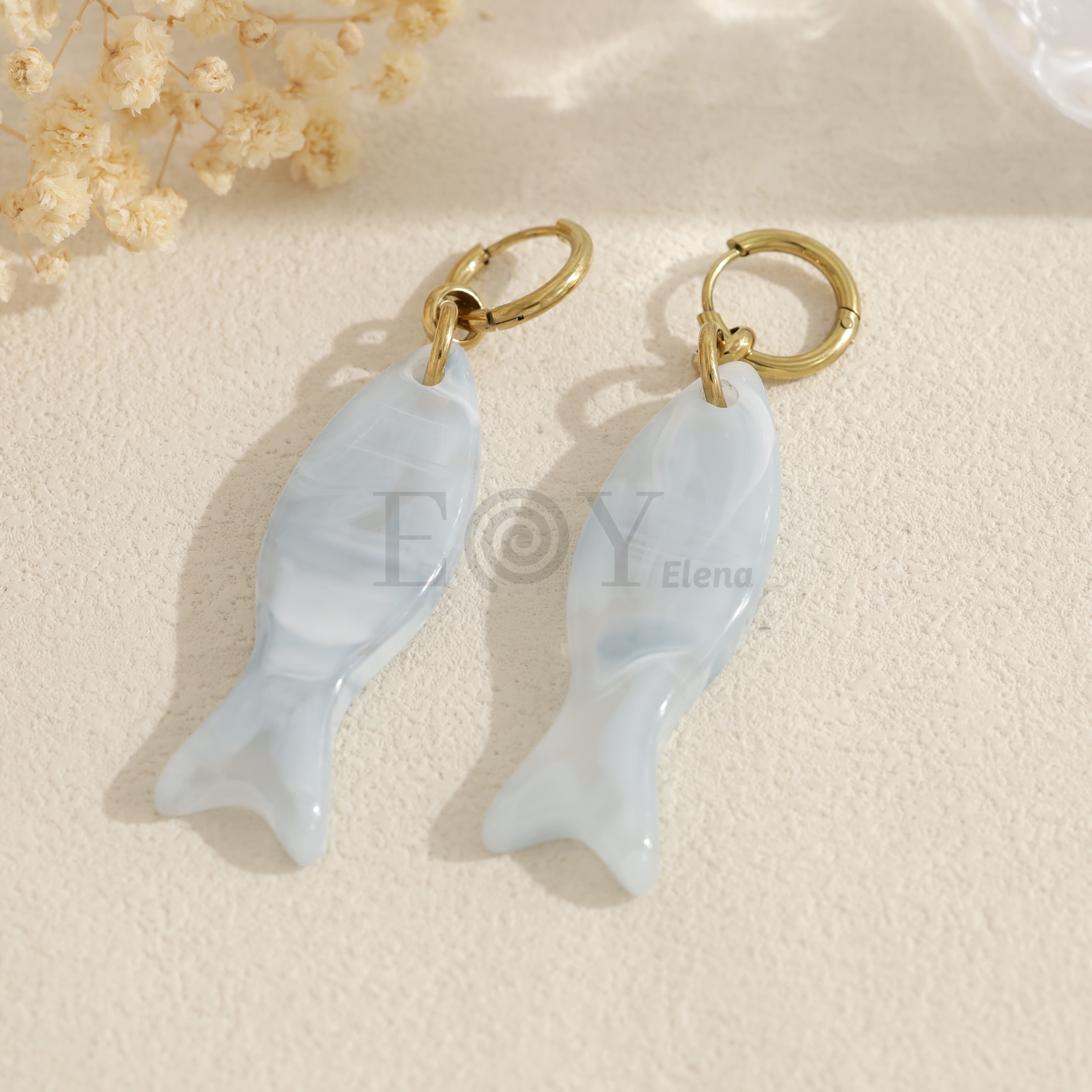 Aros con colgante pez de resina