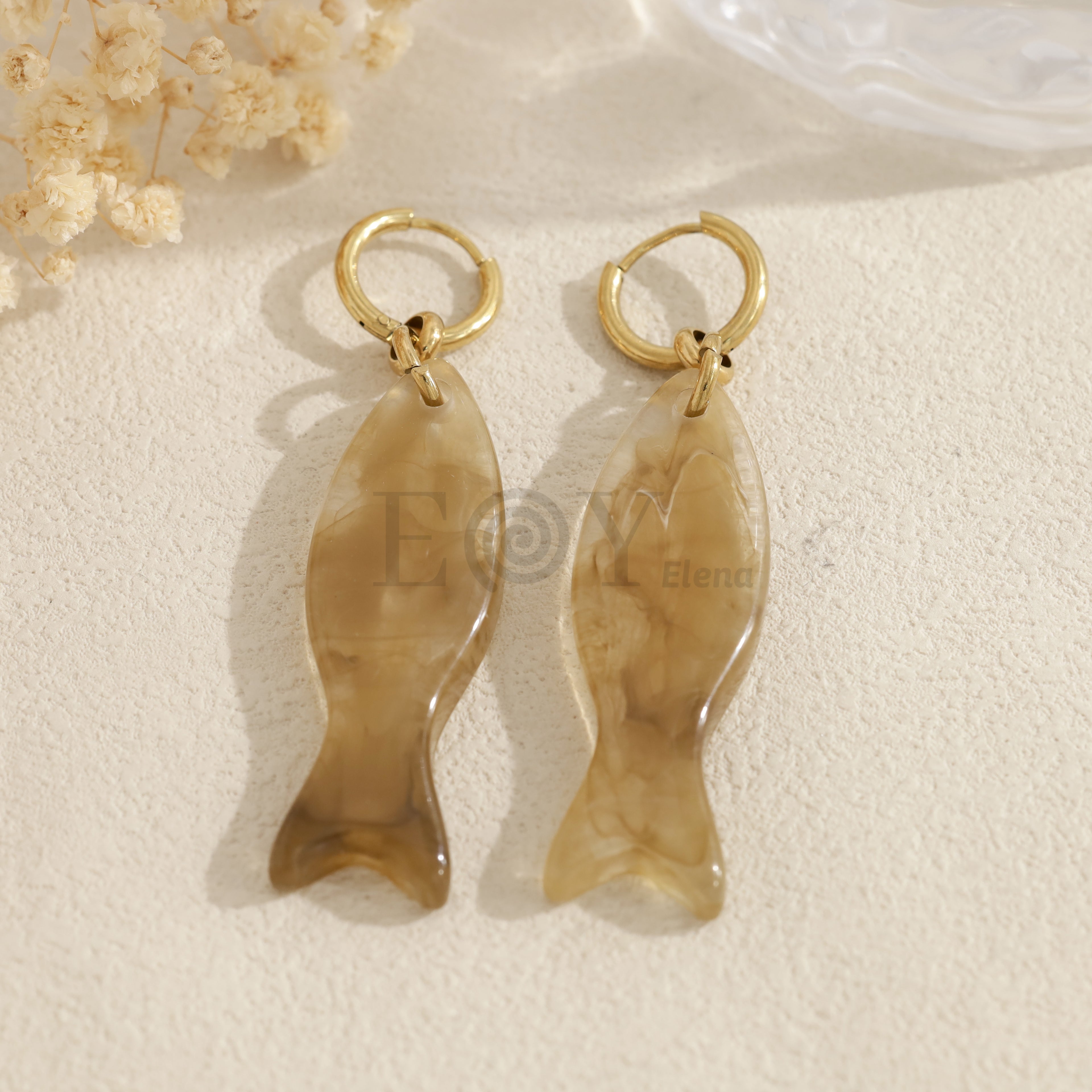 Aros con colgante pez de resina