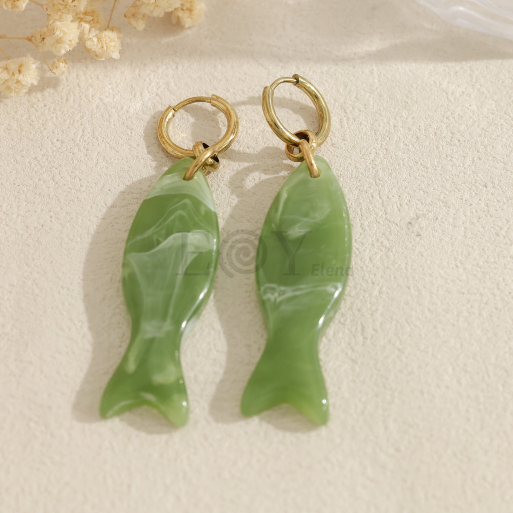 Aros con colgante pez de resina