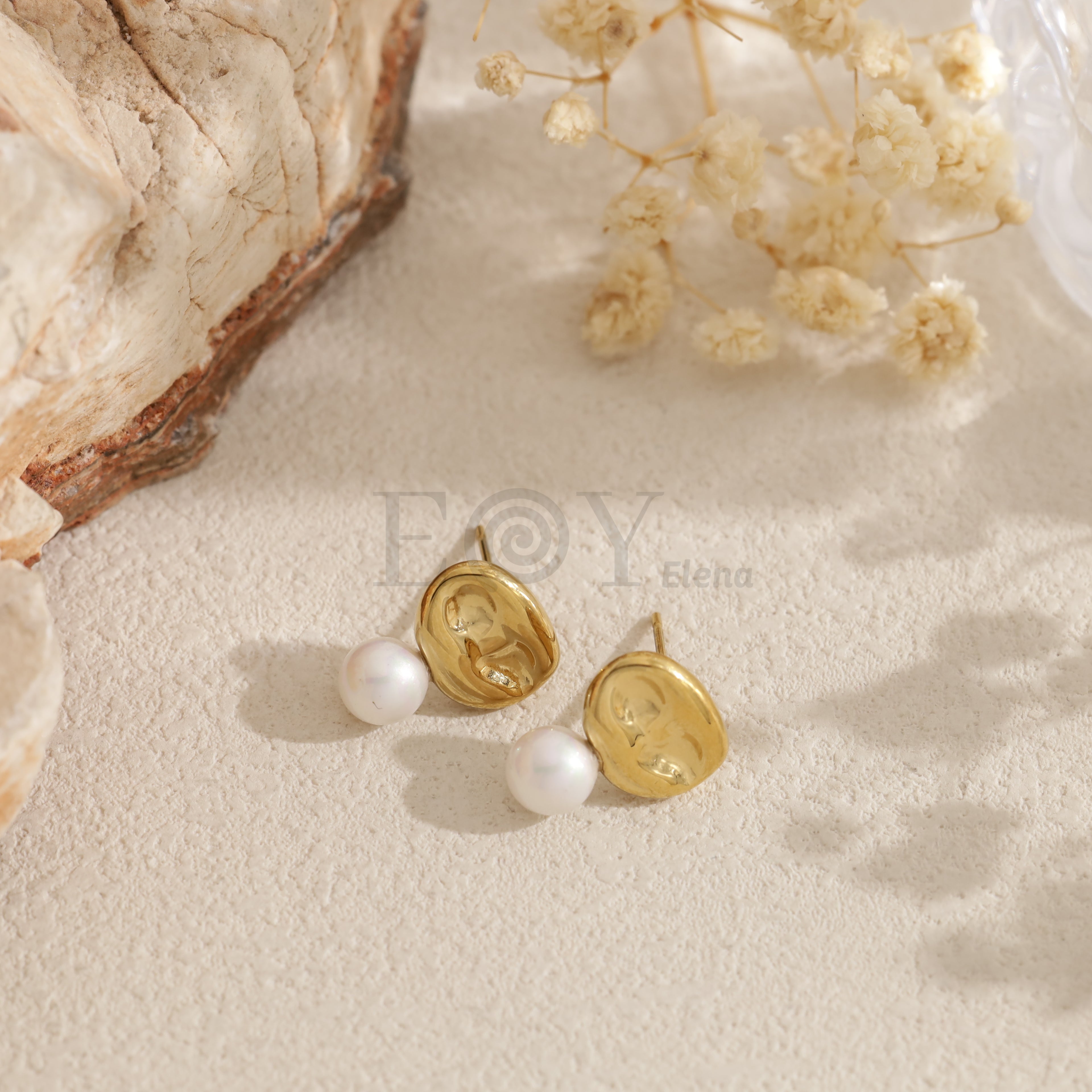 Pendientes de chapa texturizada y perla