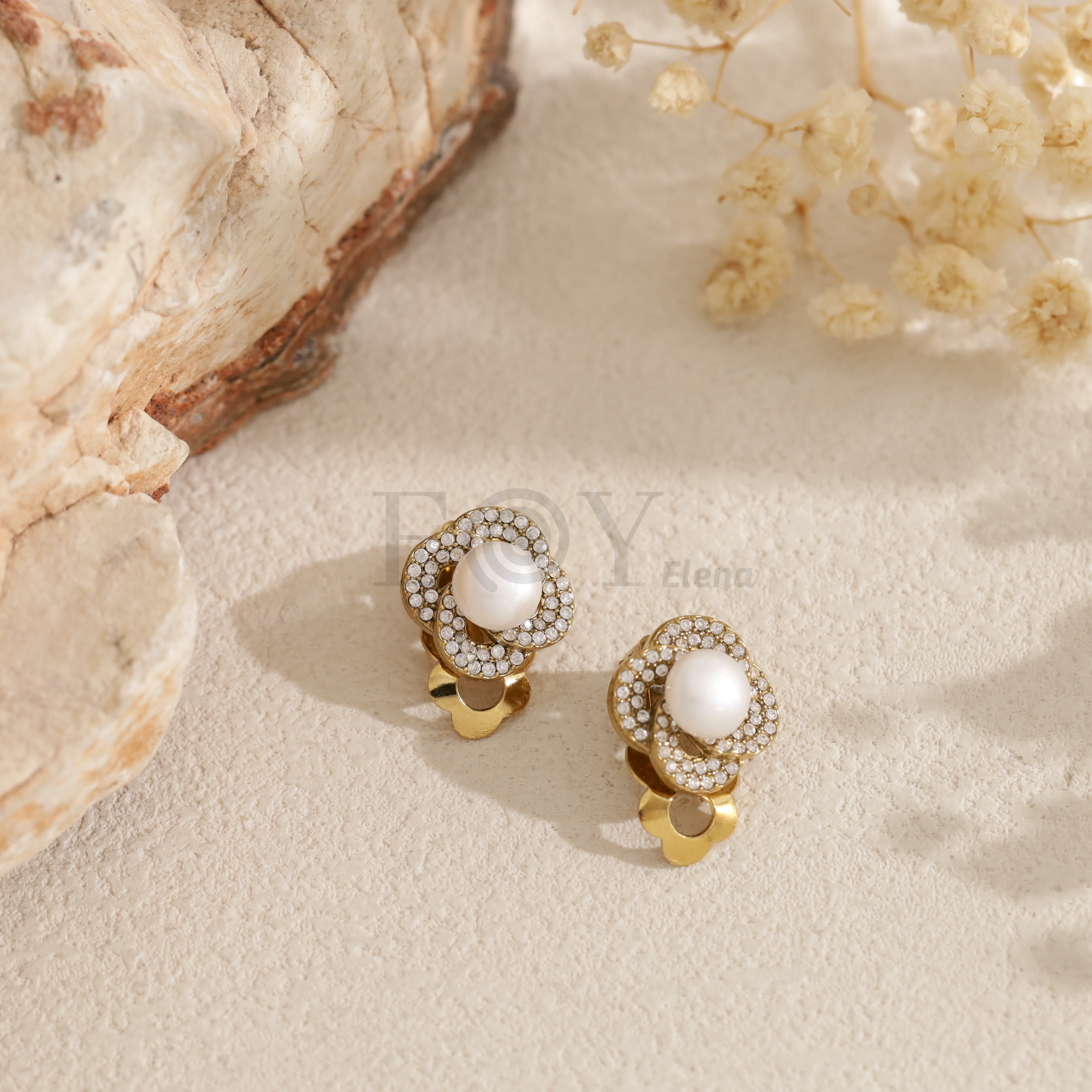 Pendientes flor con perla central y circonitas