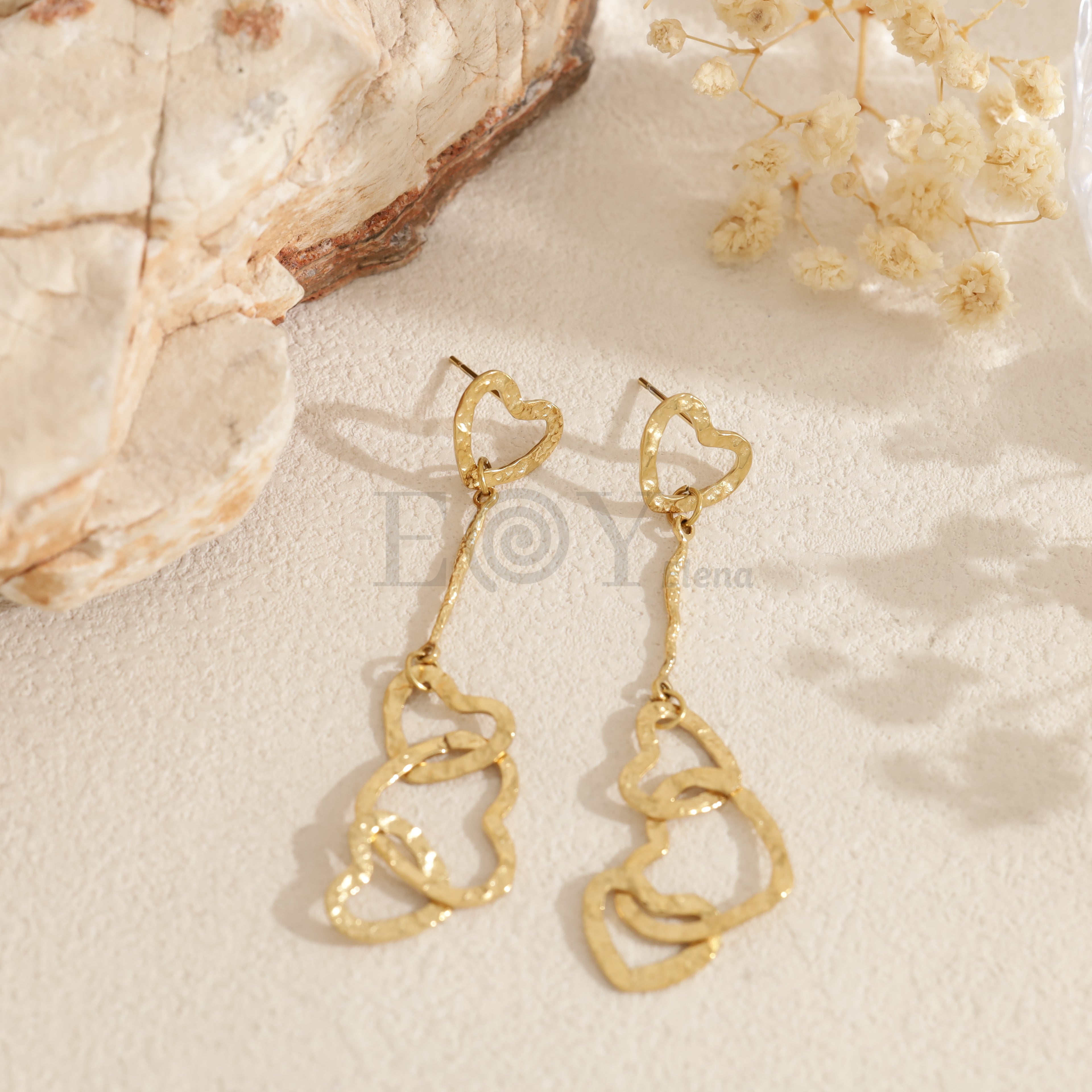 Pendientes largos triple corazón