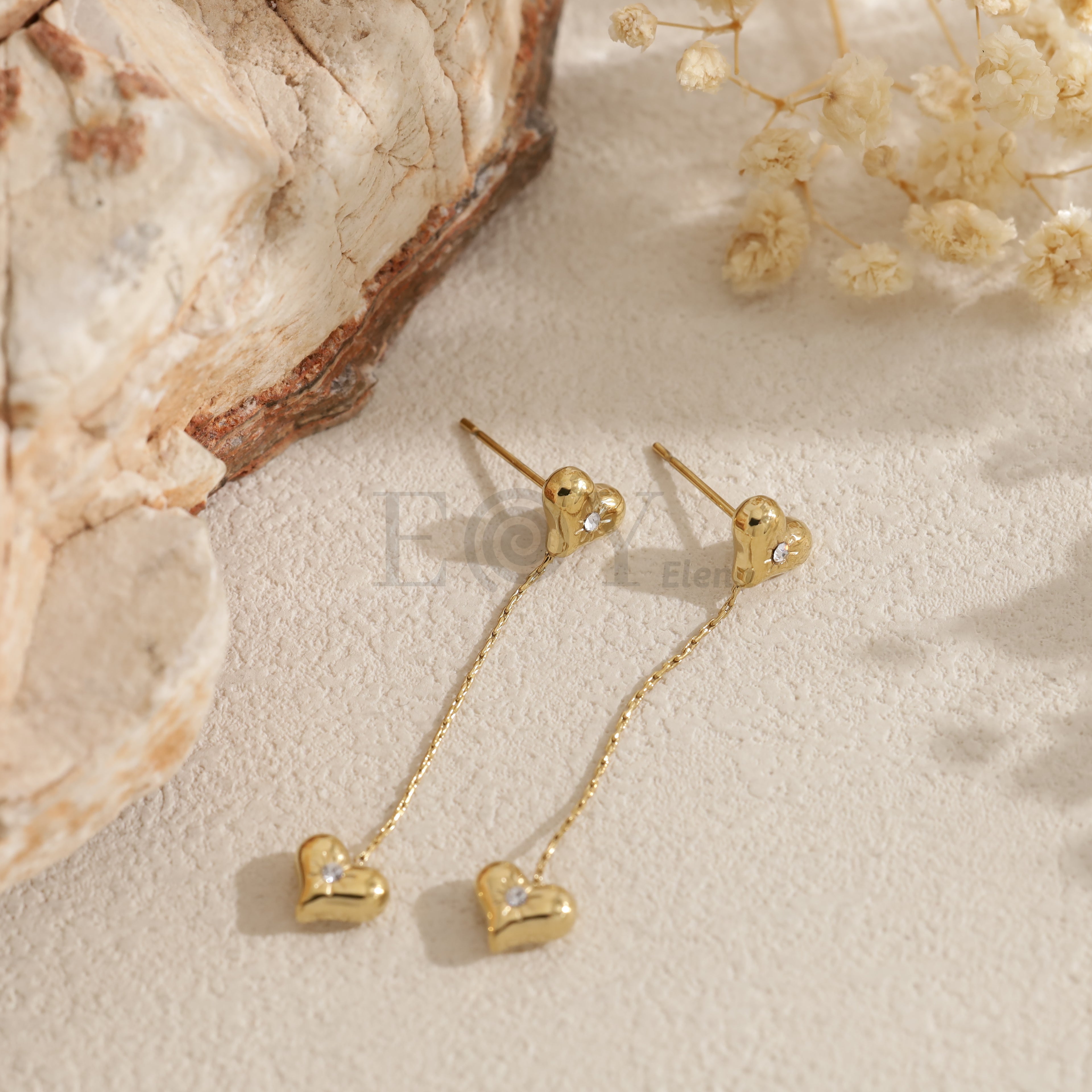 Pendientes corazones colgantes dorados