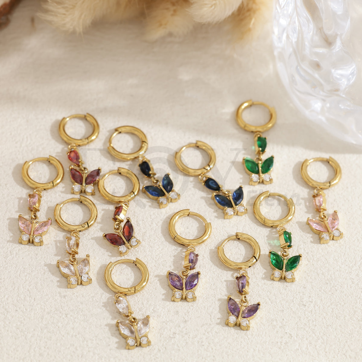Pendientes de aro con mariposa color acero